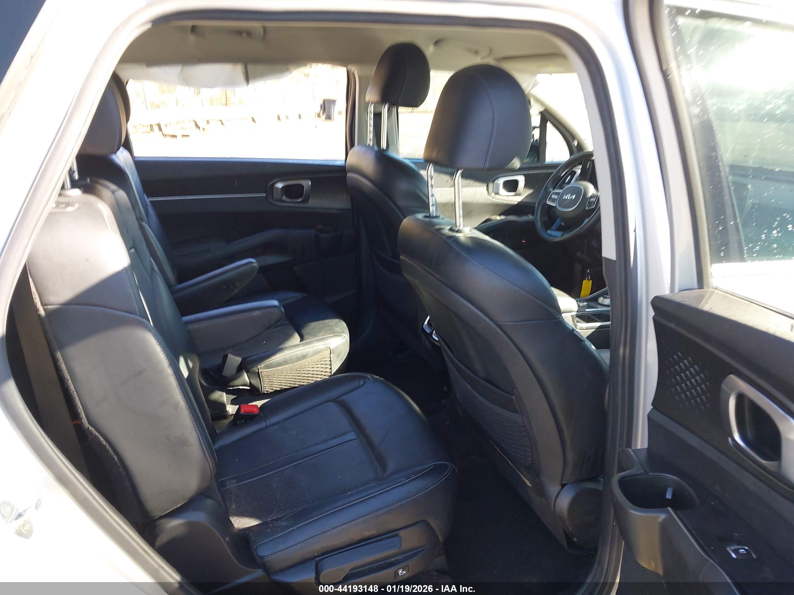 KIA SORENTO image 8