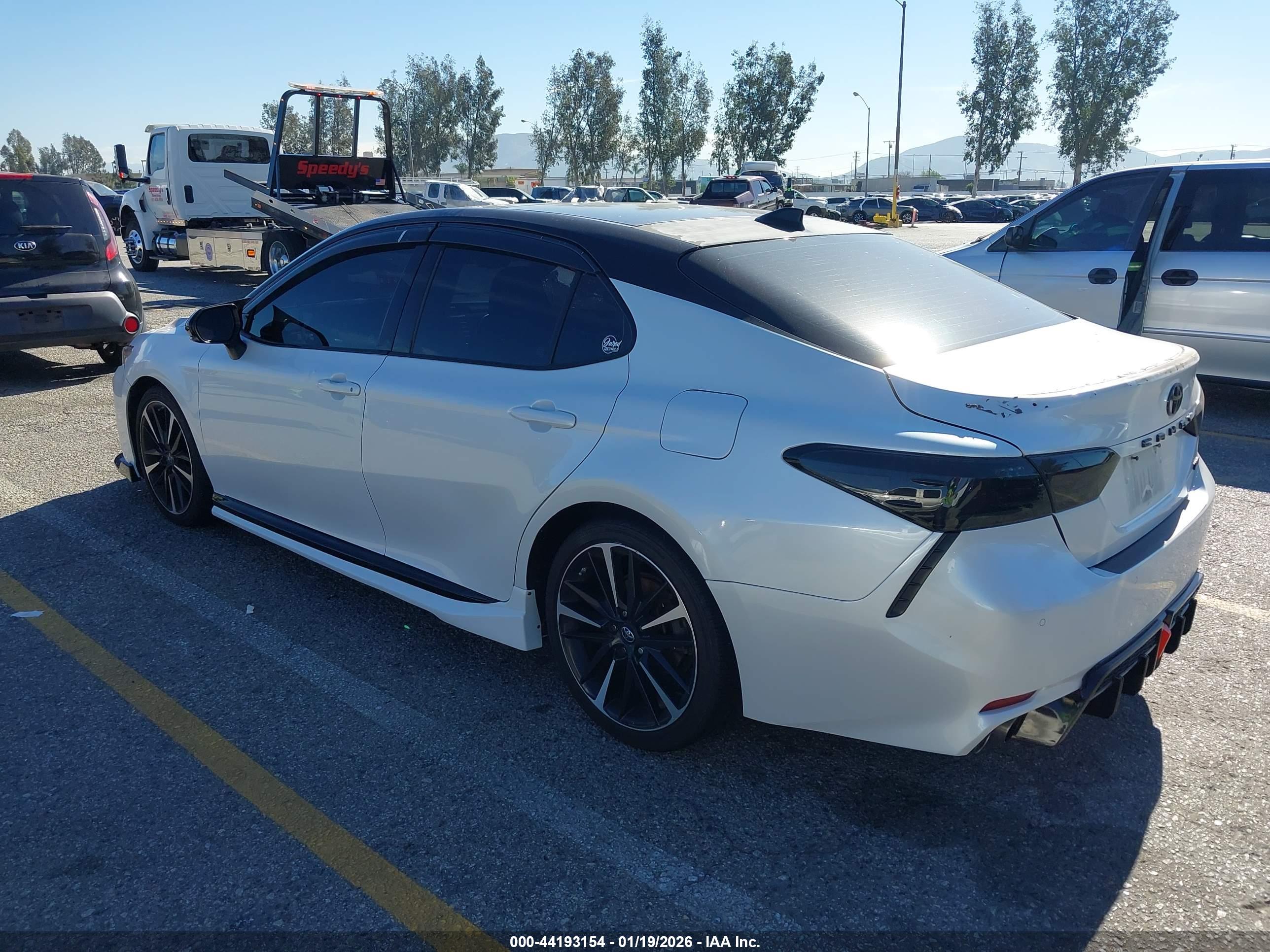 TOYOTA CAMRY image 3