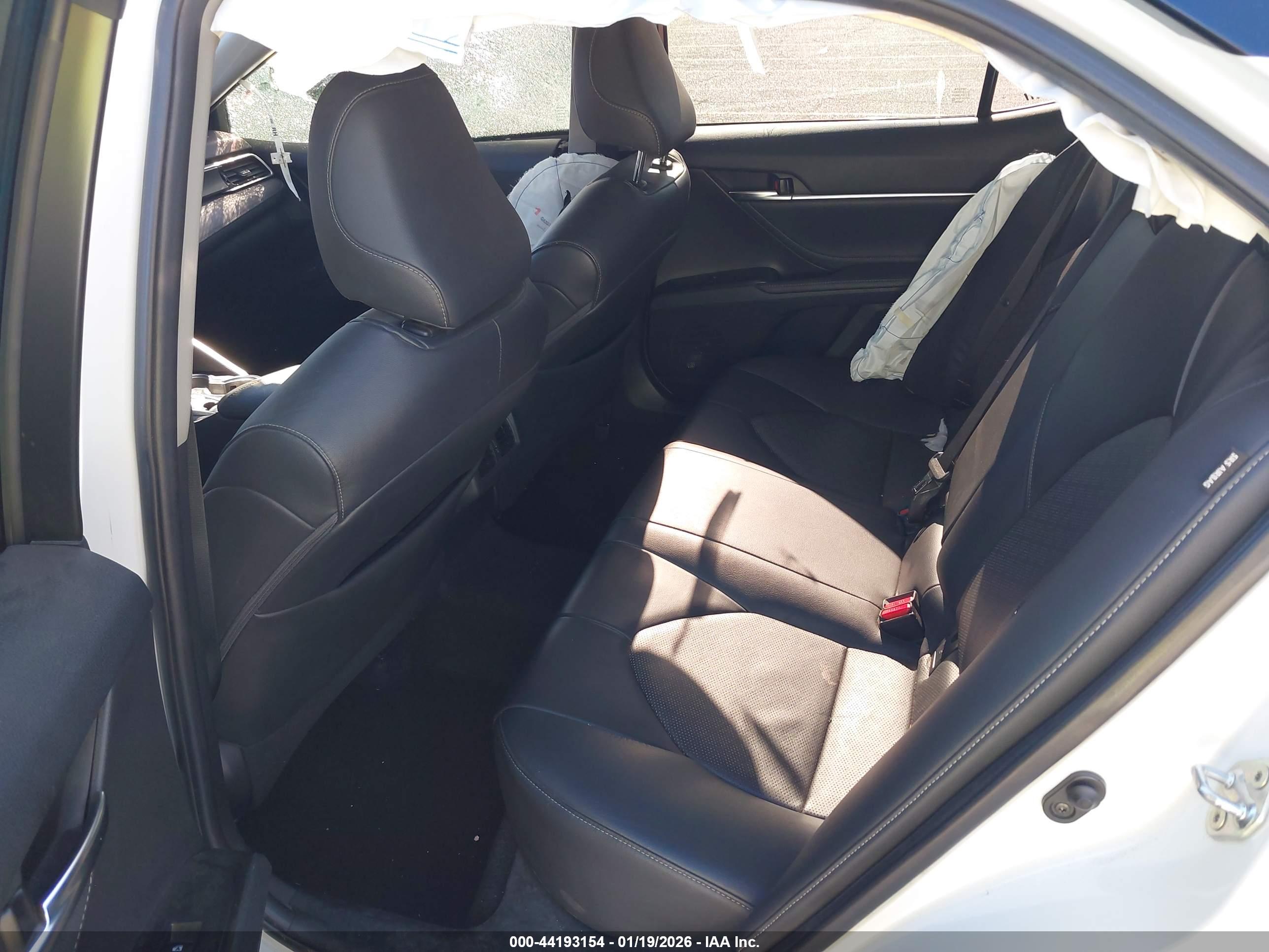 TOYOTA CAMRY image 8