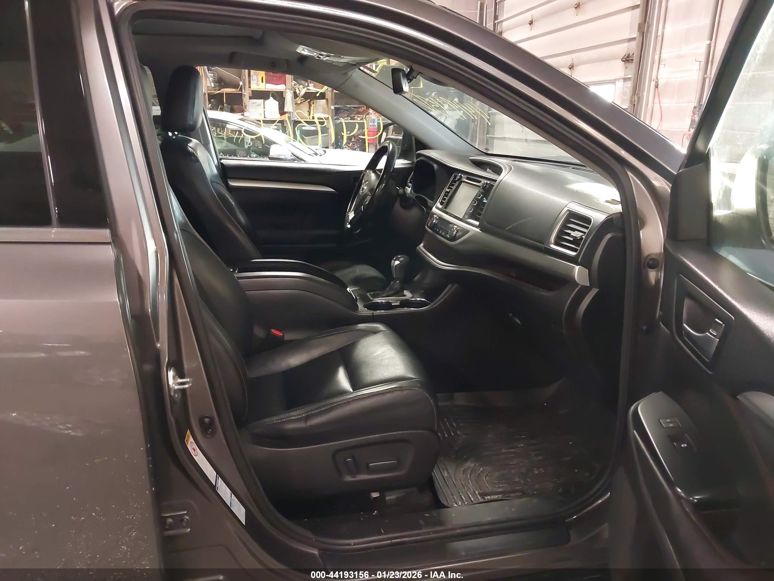 TOYOTA HIGHLANDER image 5