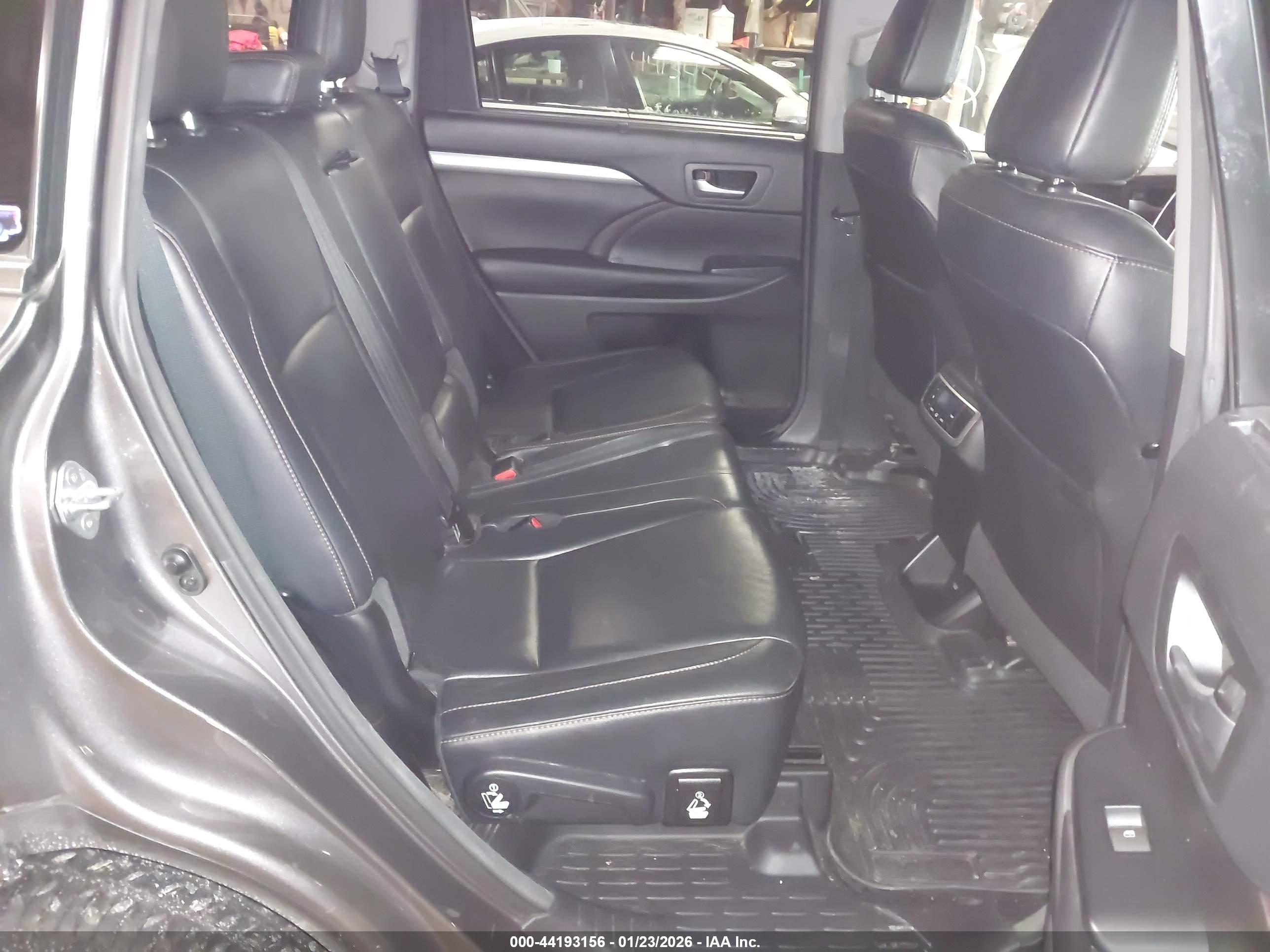 TOYOTA HIGHLANDER image 8