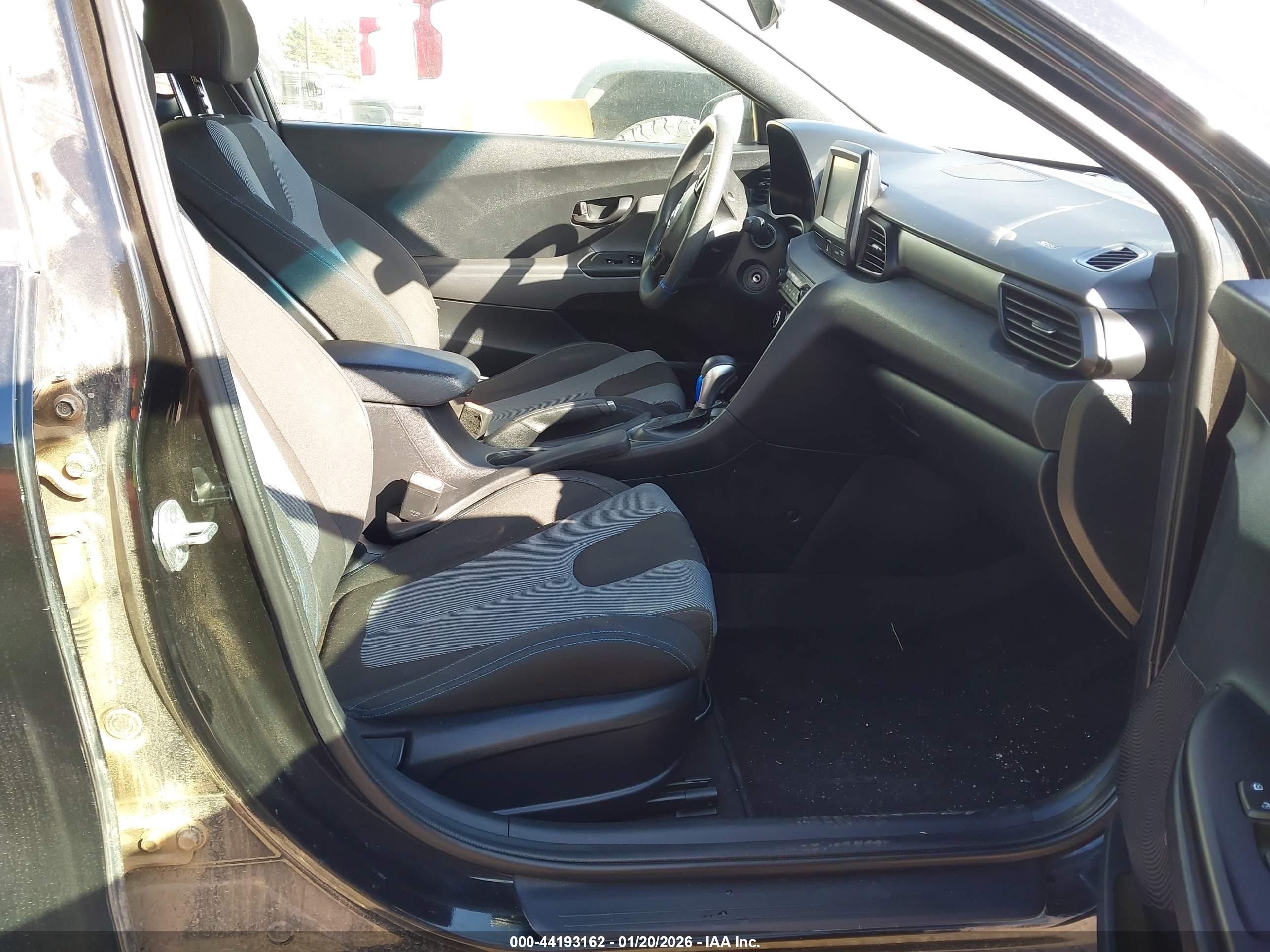 HYUNDAI VELOSTER image 5