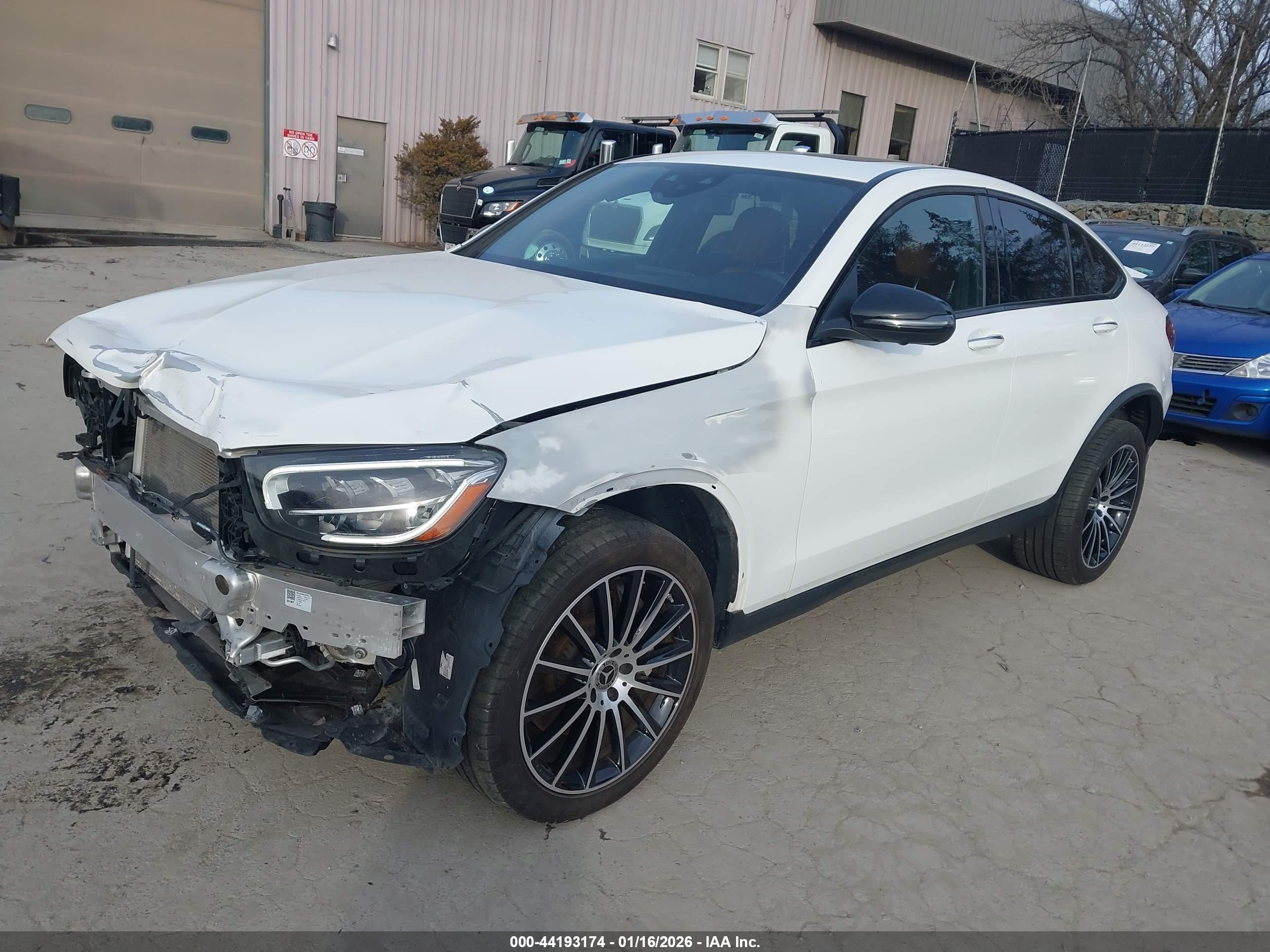 MERCEDES-BENZ GLC image 2