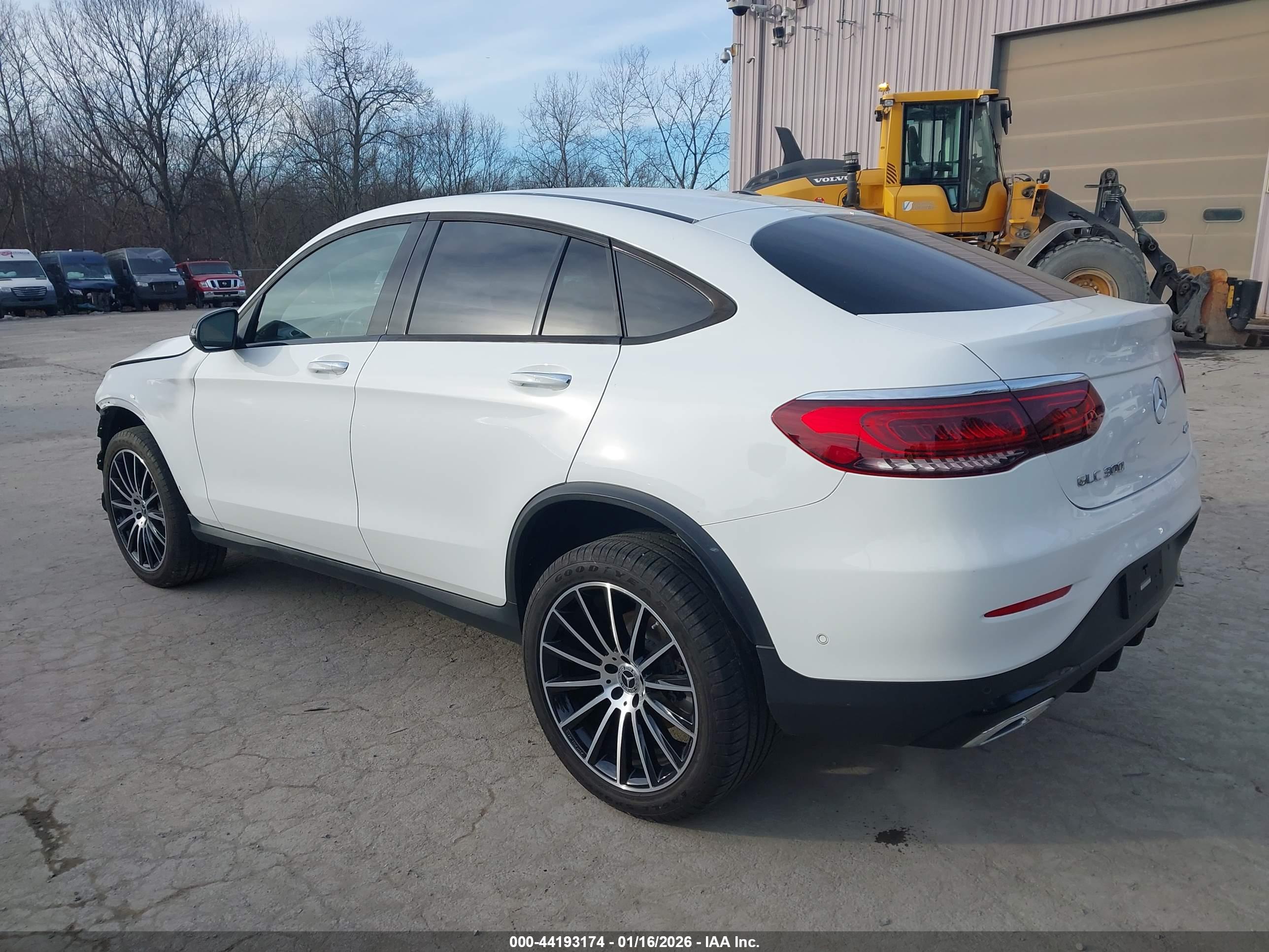 MERCEDES-BENZ GLC image 3