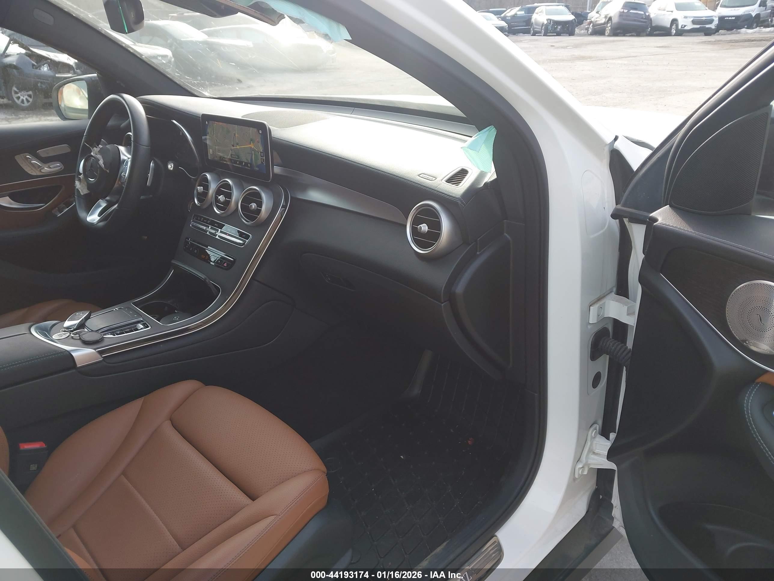 MERCEDES-BENZ GLC image 5