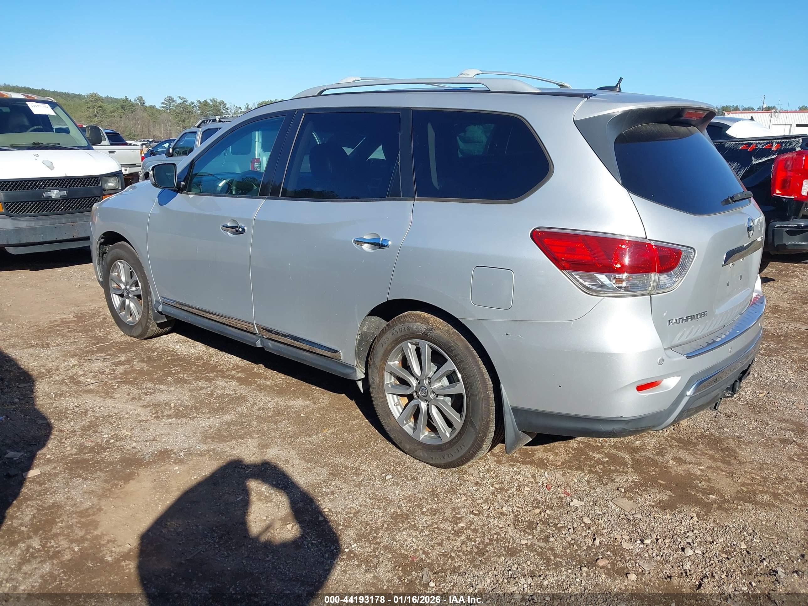 NISSAN PATHFINDER image 3