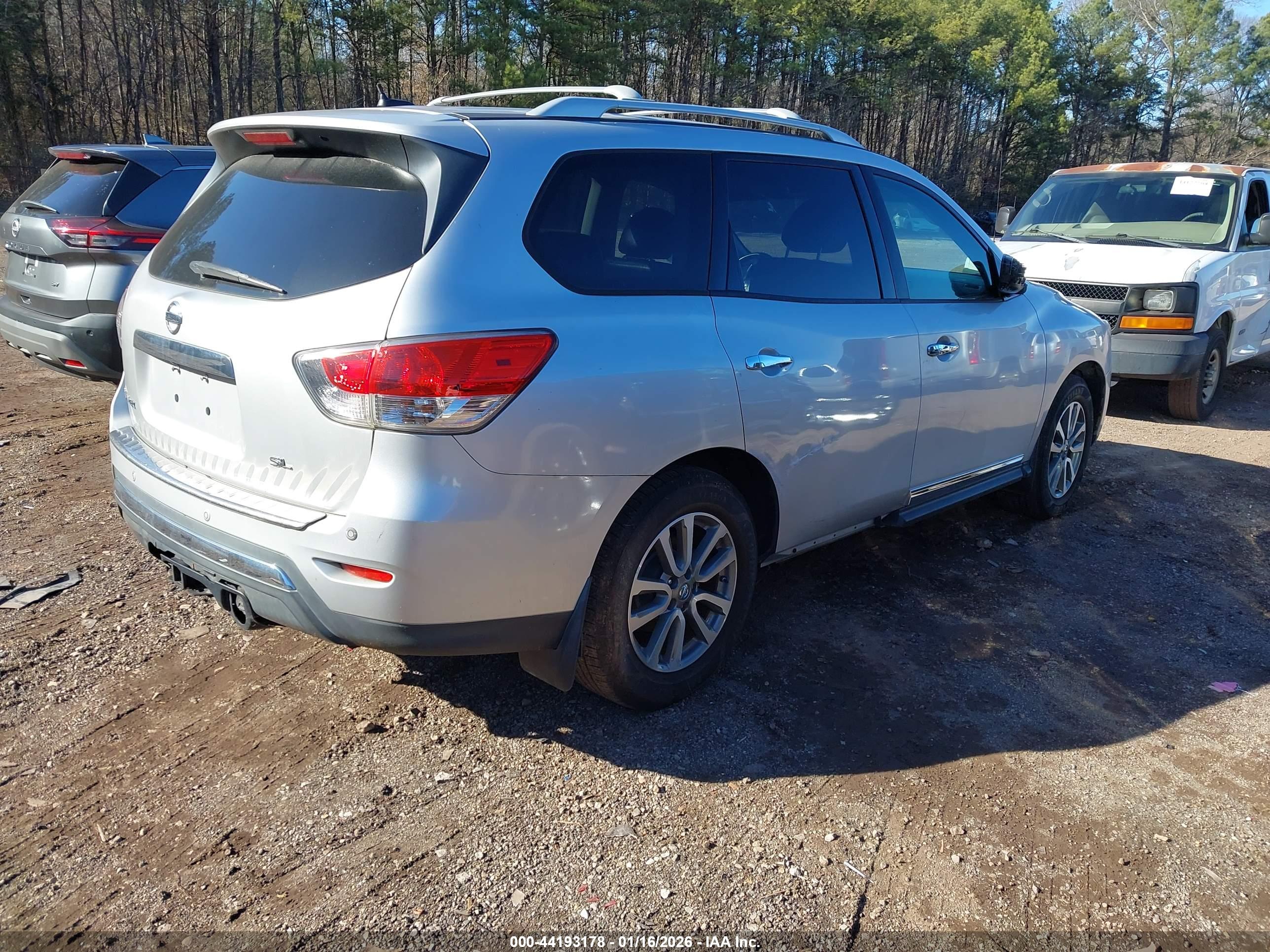 NISSAN PATHFINDER image 4