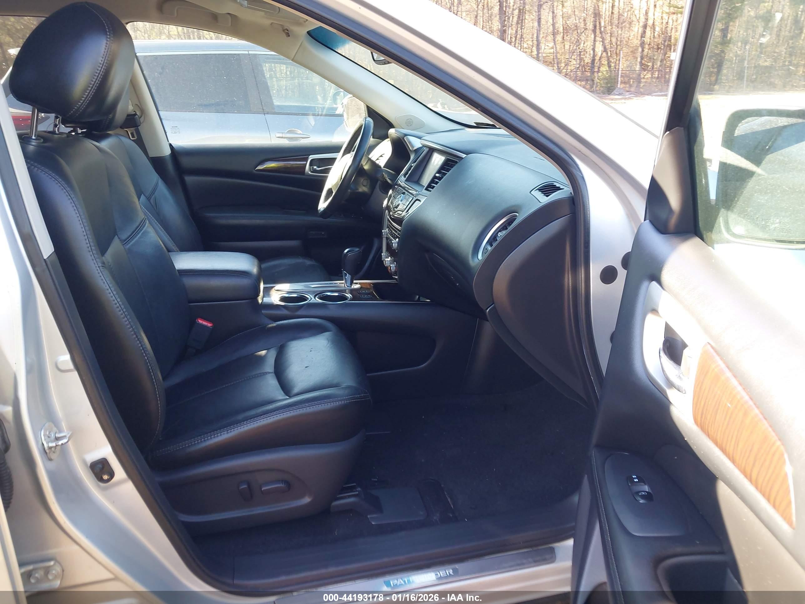 NISSAN PATHFINDER image 5