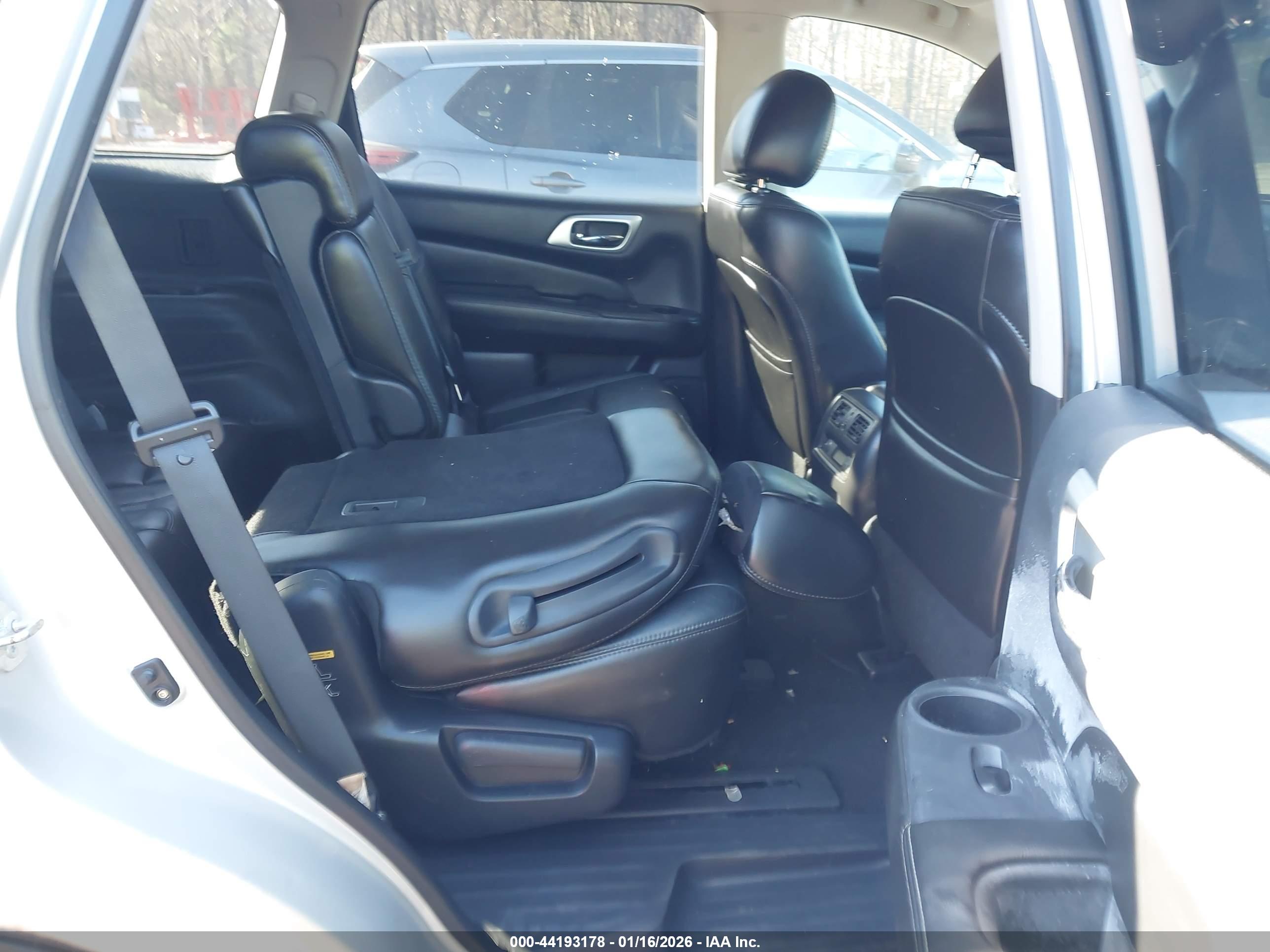 NISSAN PATHFINDER image 8