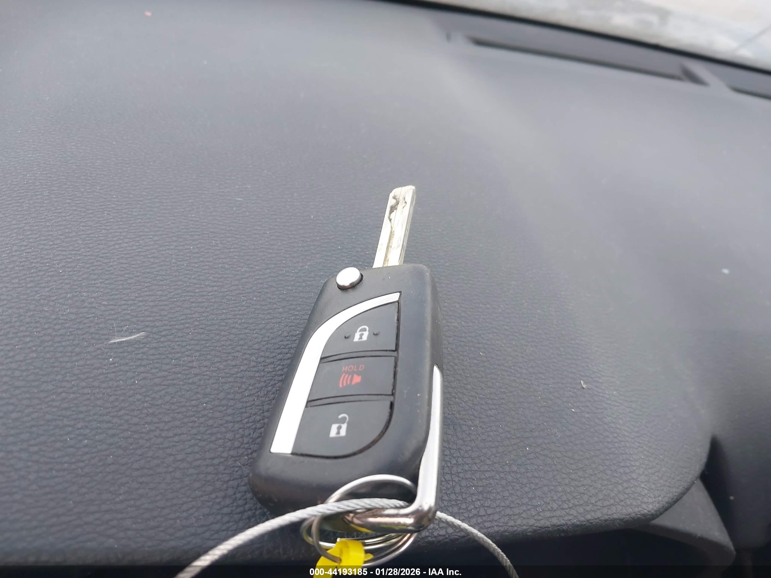TOYOTA RAV4 image 11