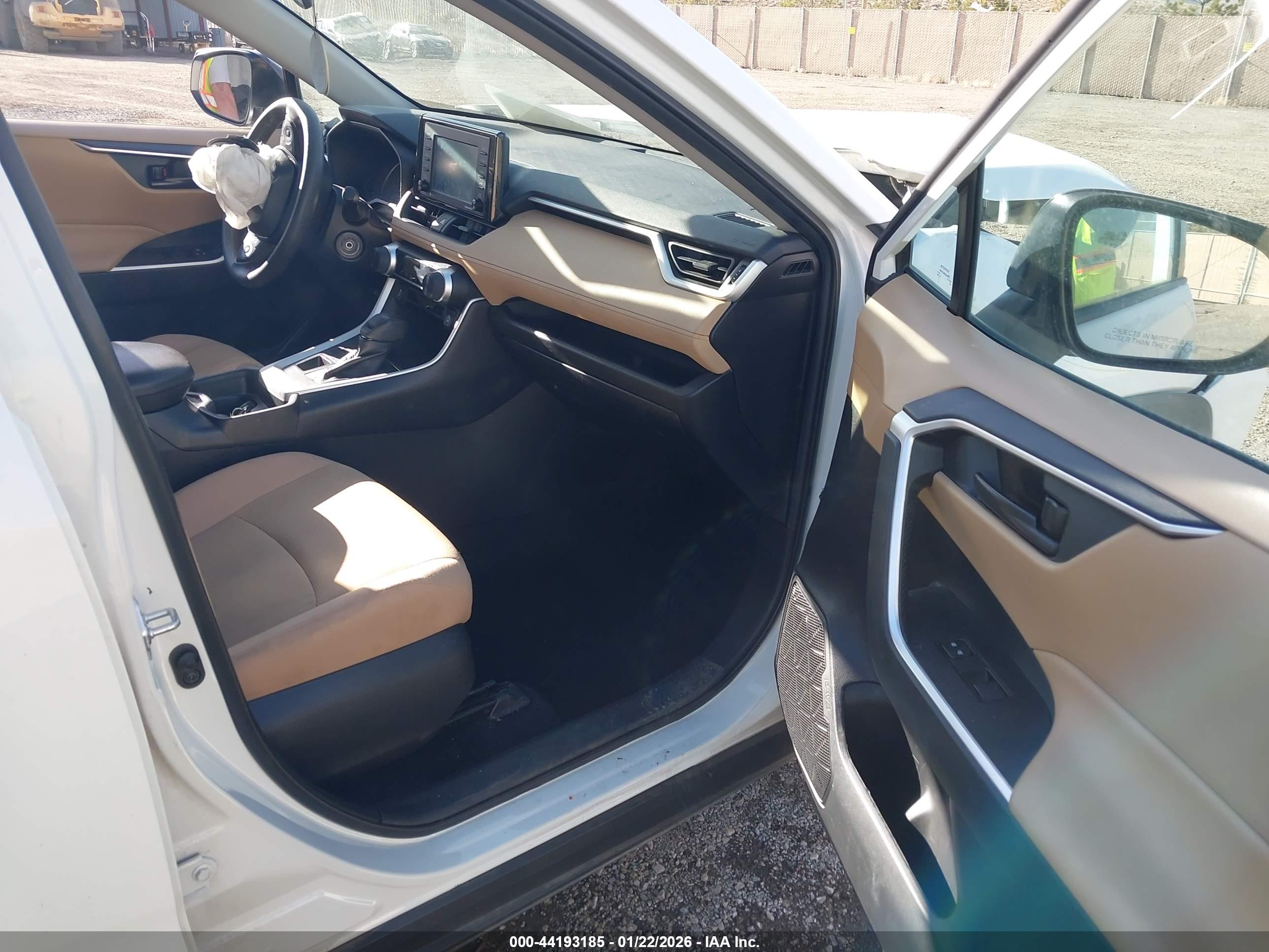 TOYOTA RAV4 image 5