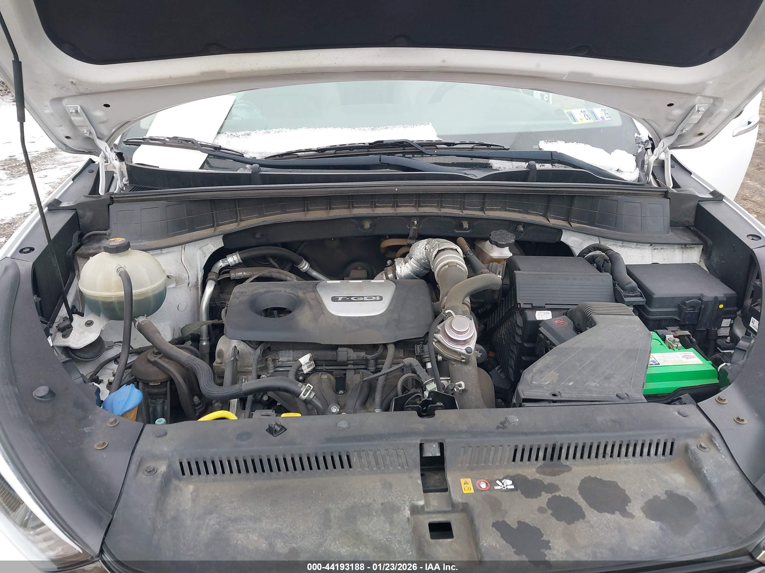 HYUNDAI TUCSON image 10
