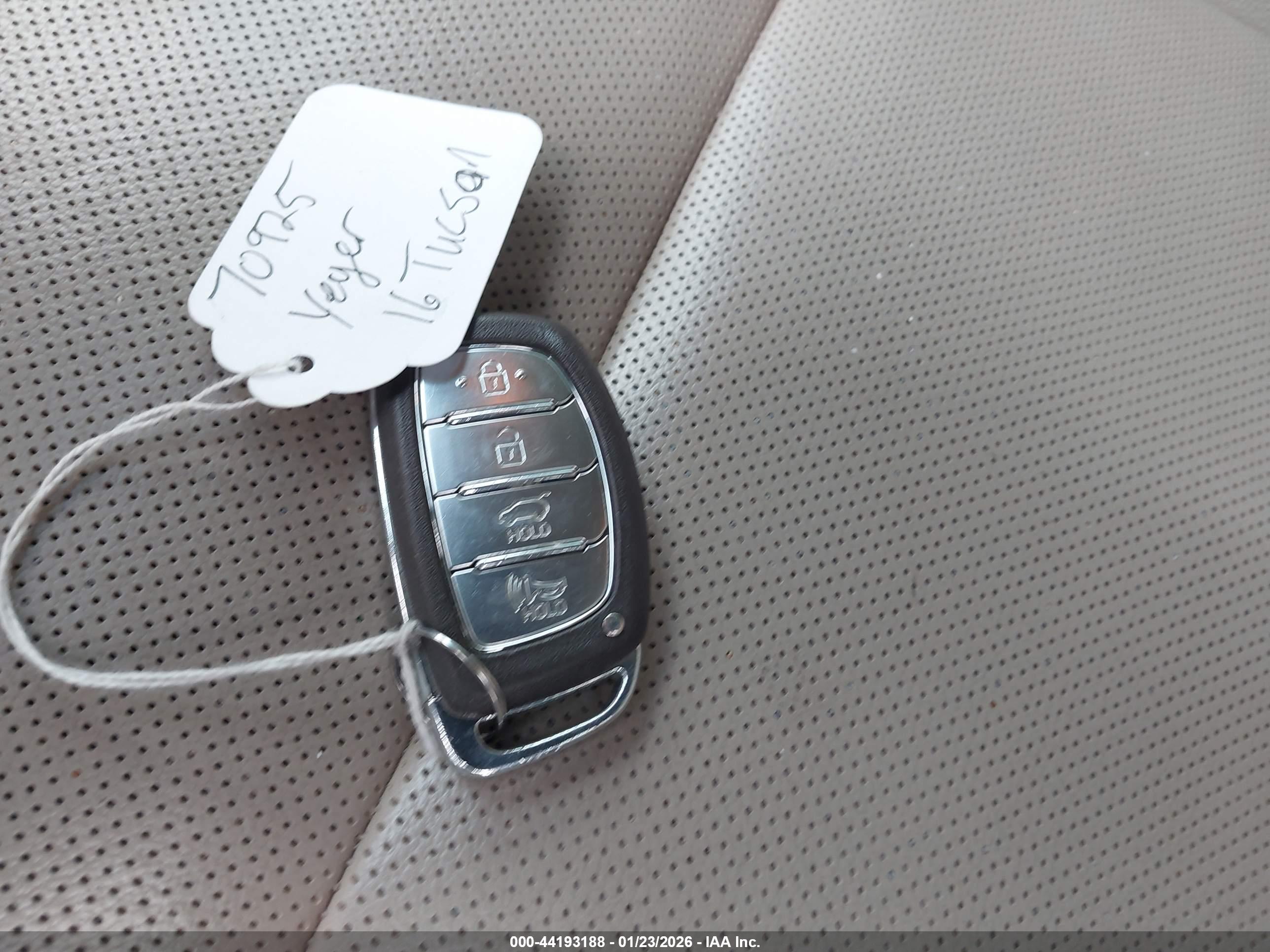 HYUNDAI TUCSON image 11