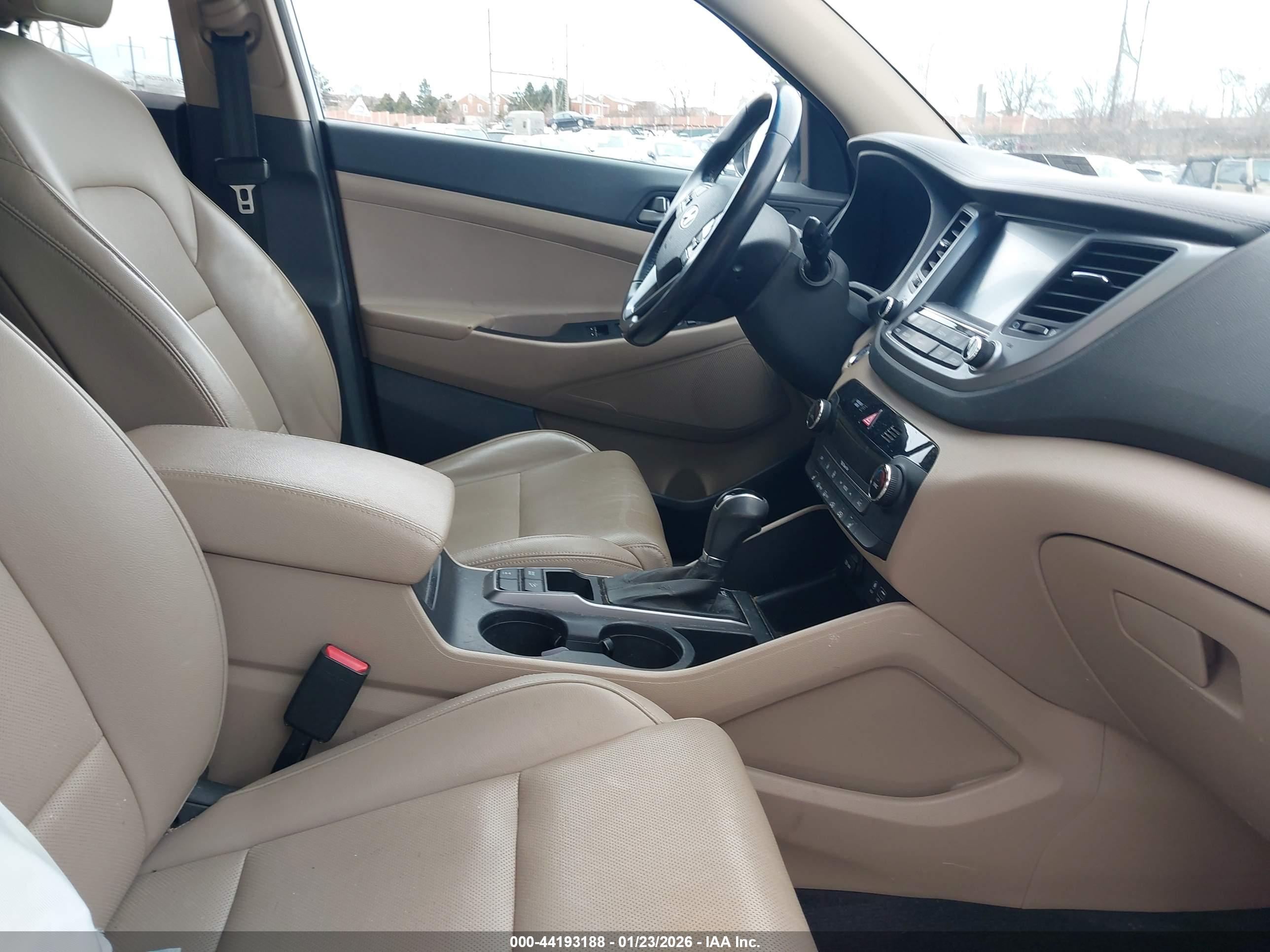 HYUNDAI TUCSON image 5