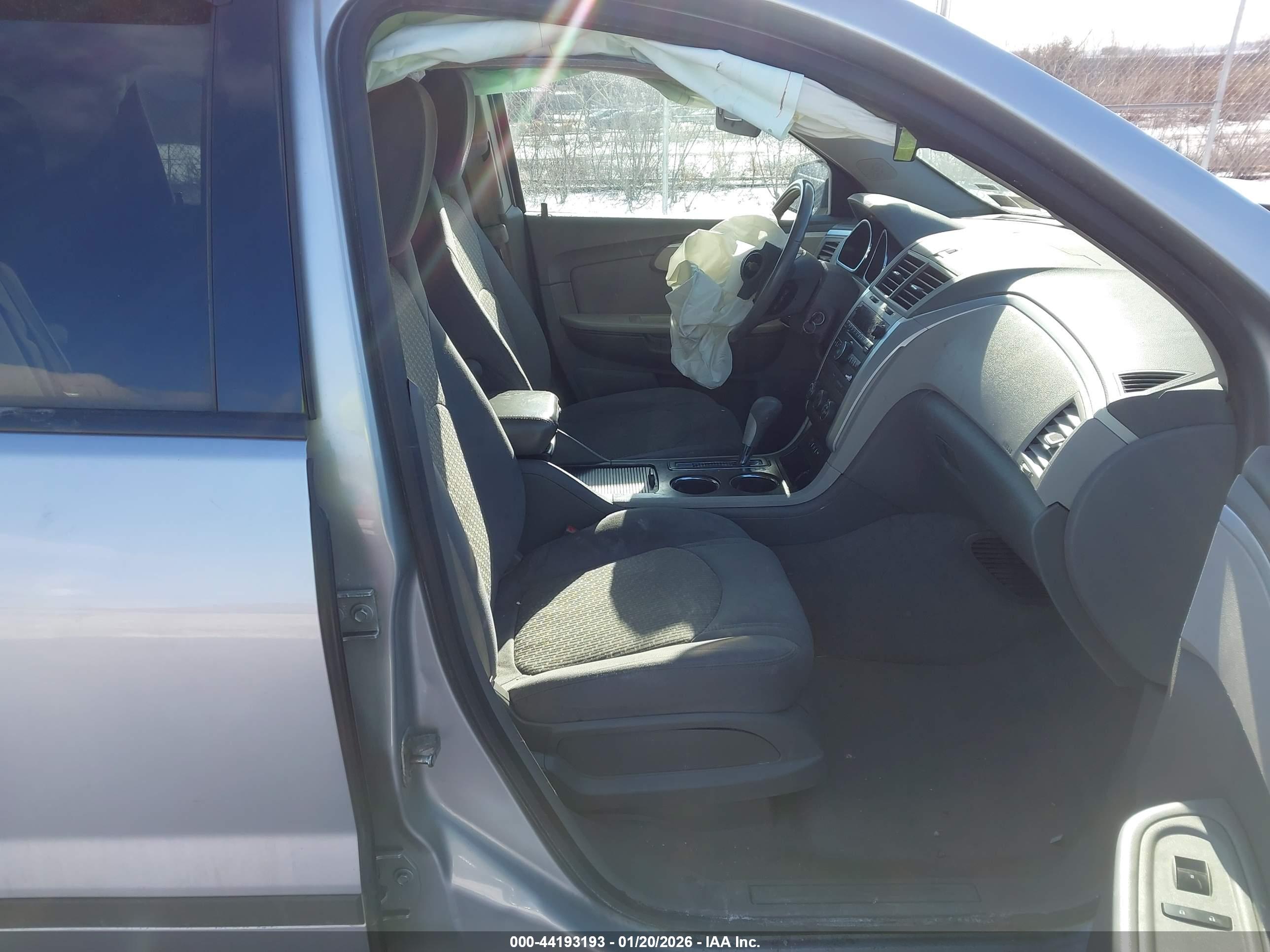 CHEVROLET TRAVERSE image 5