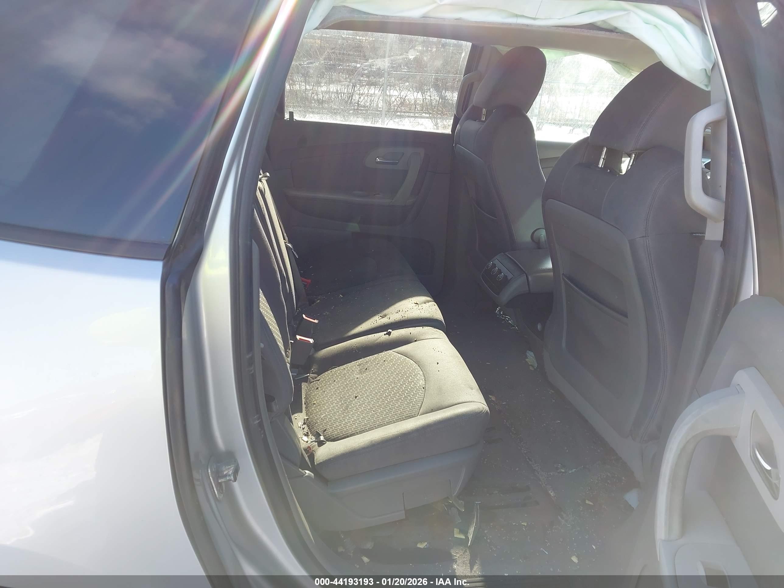 CHEVROLET TRAVERSE image 8