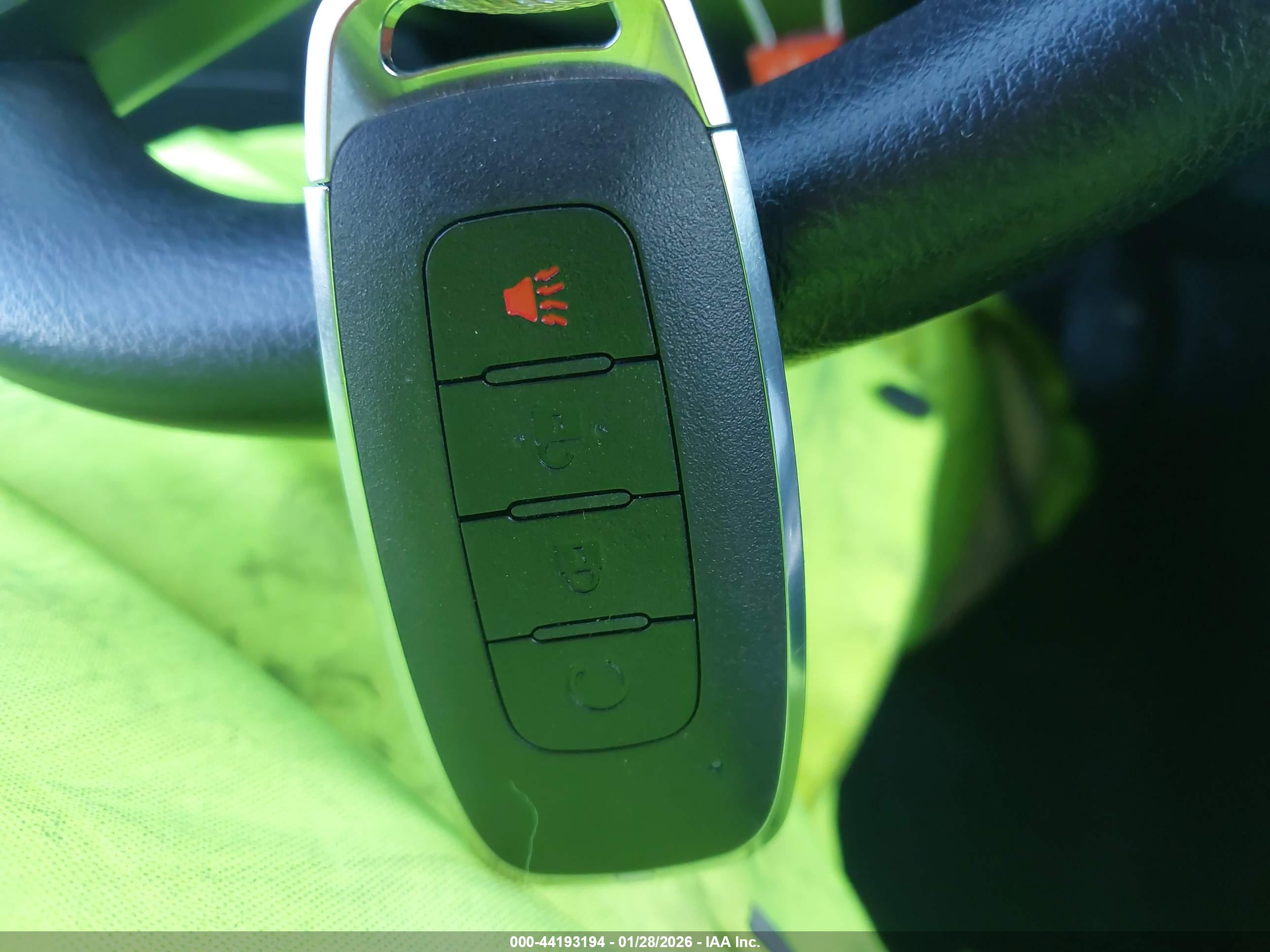 NISSAN ROGUE image 11