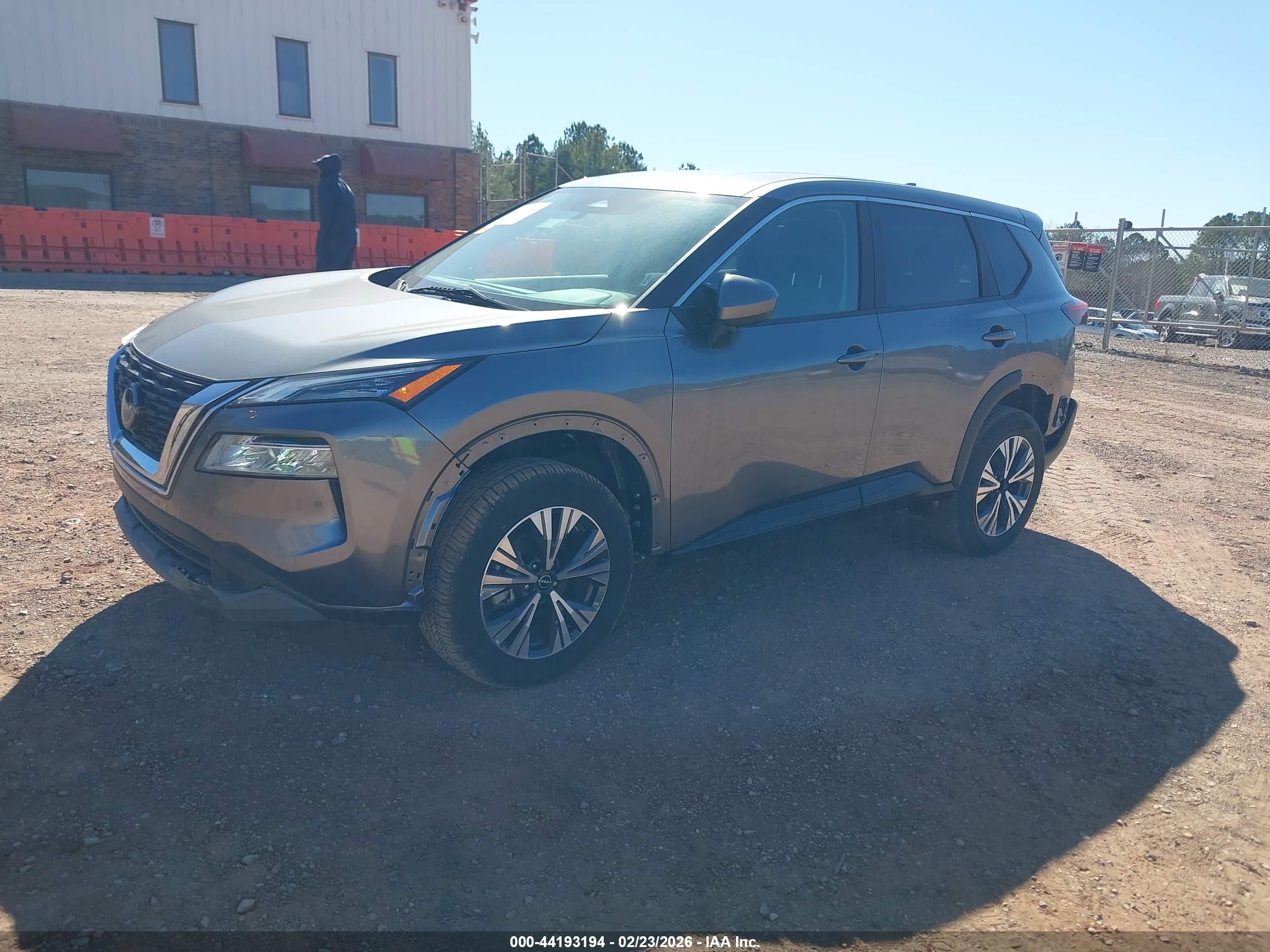 NISSAN ROGUE image 2