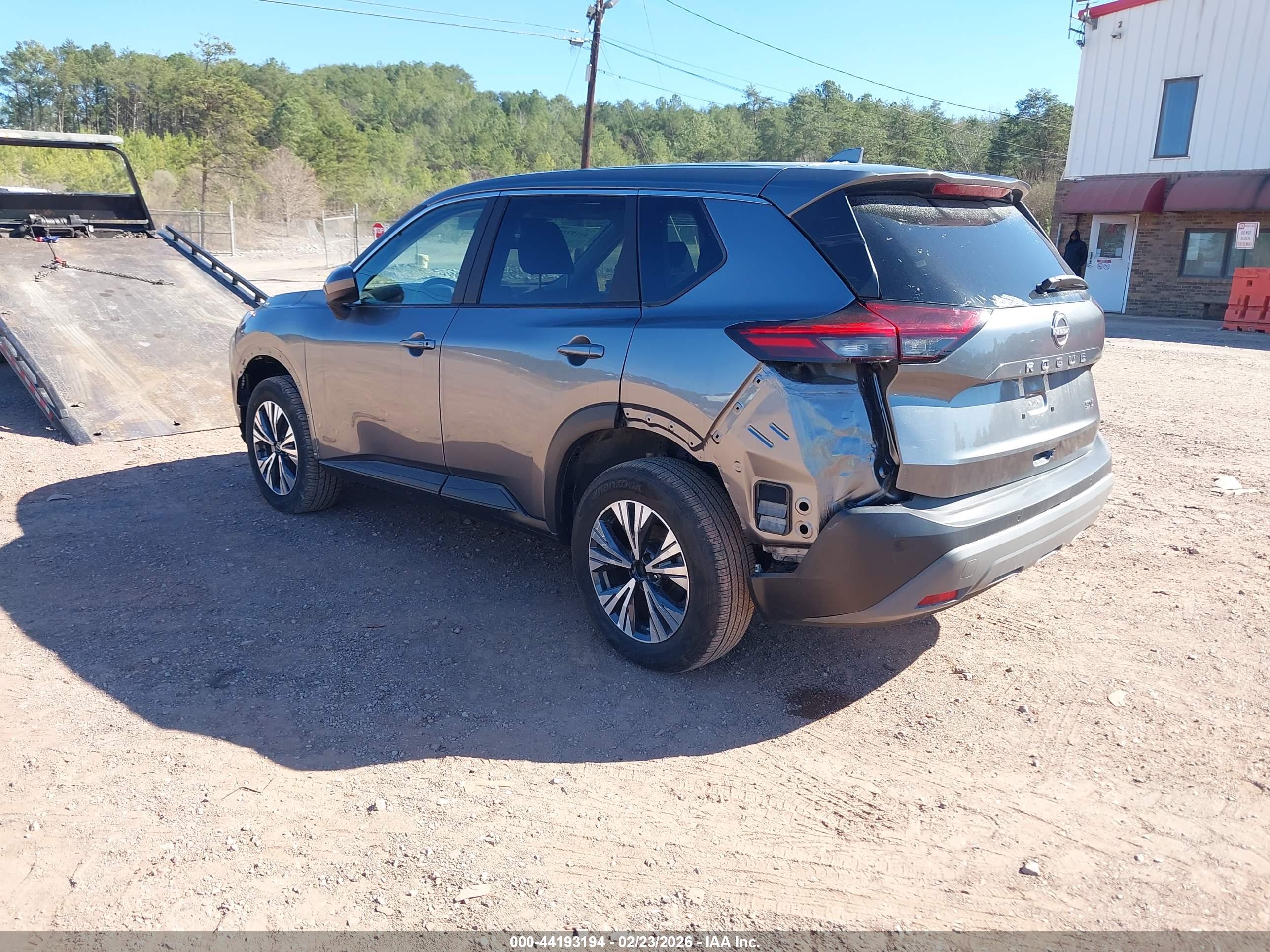 NISSAN ROGUE image 3