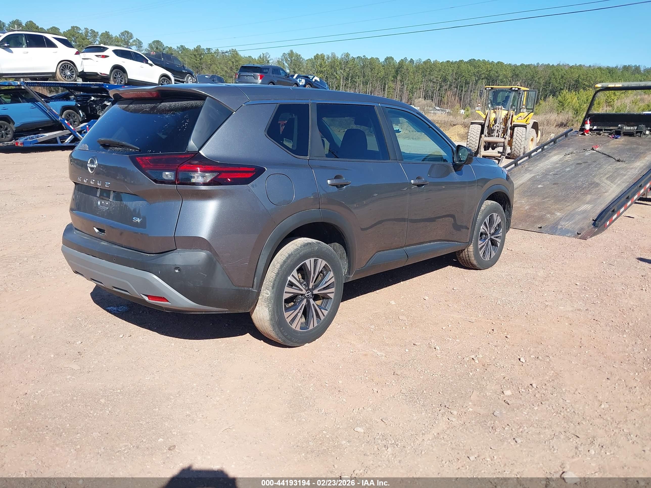 NISSAN ROGUE image 4