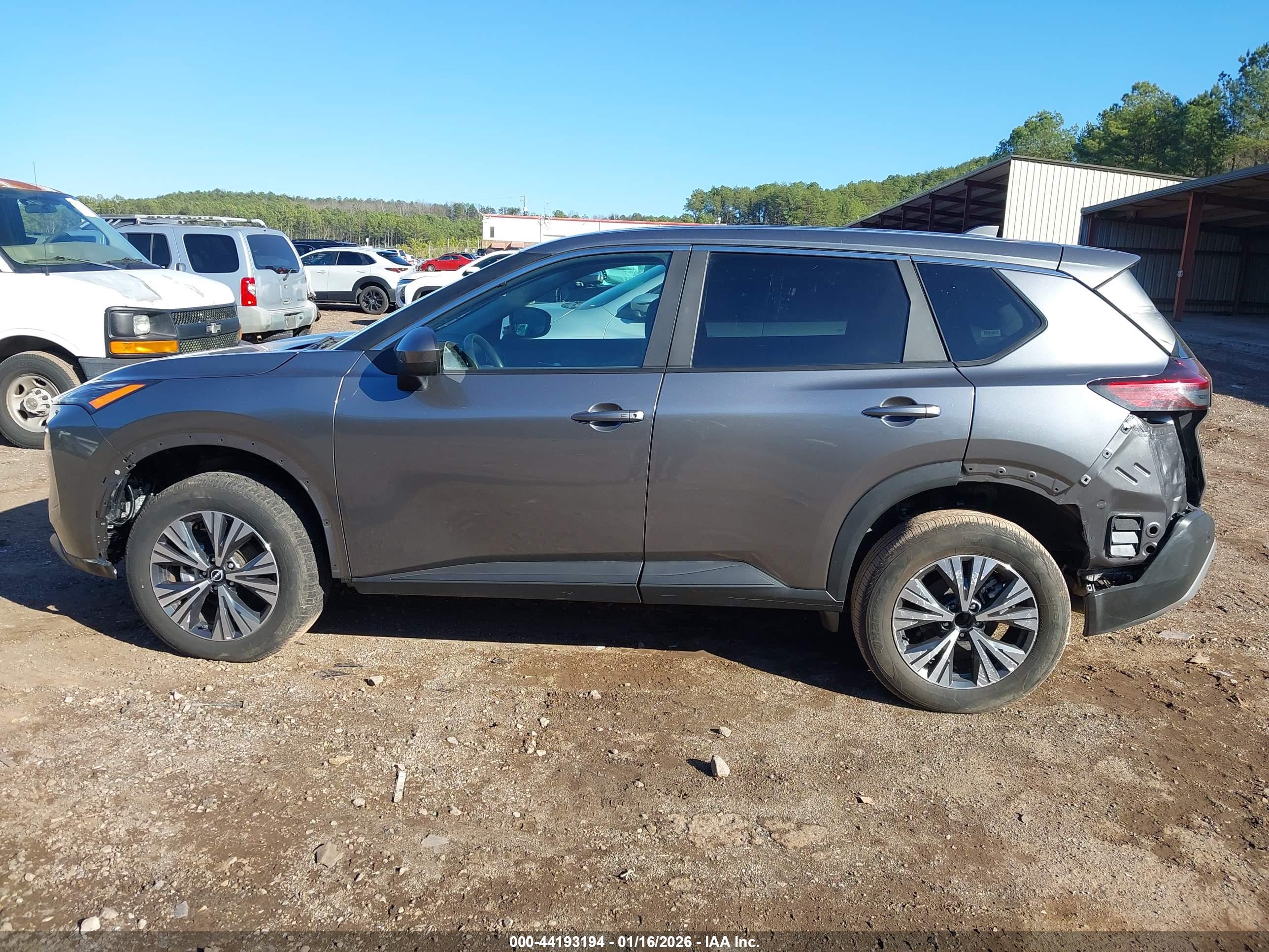 NISSAN ROGUE image 6
