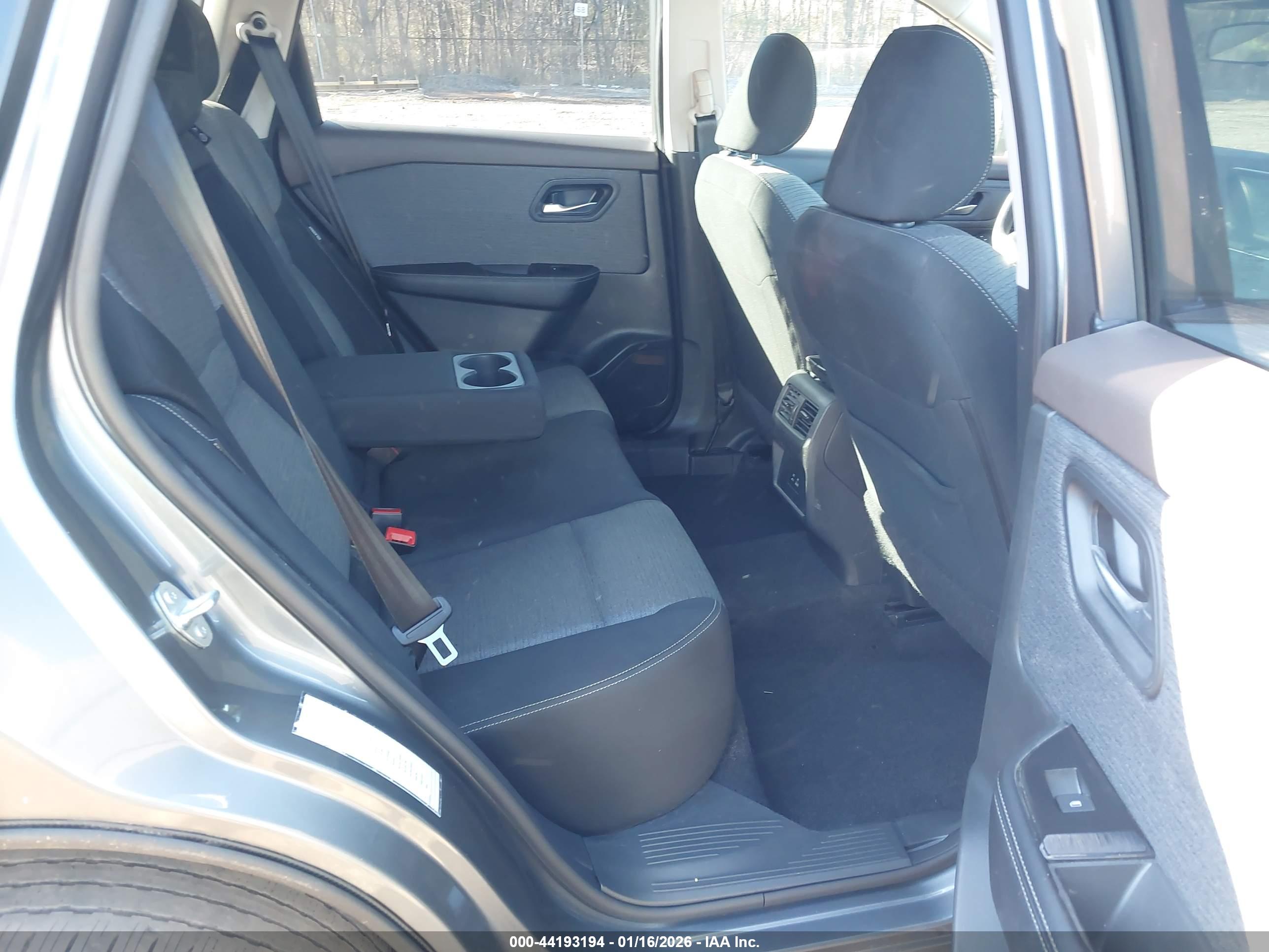 NISSAN ROGUE image 8