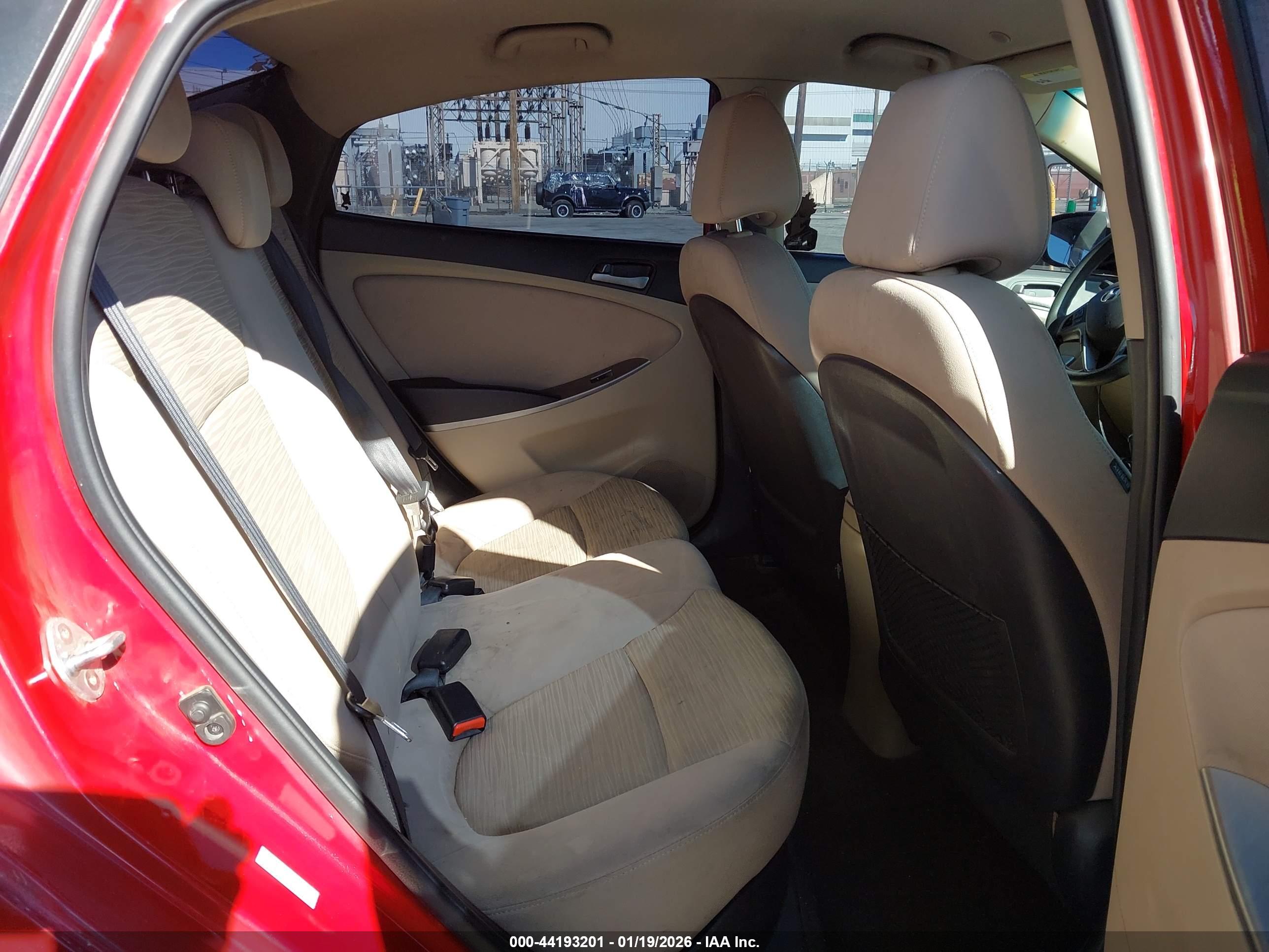 HYUNDAI ACCENT image 8