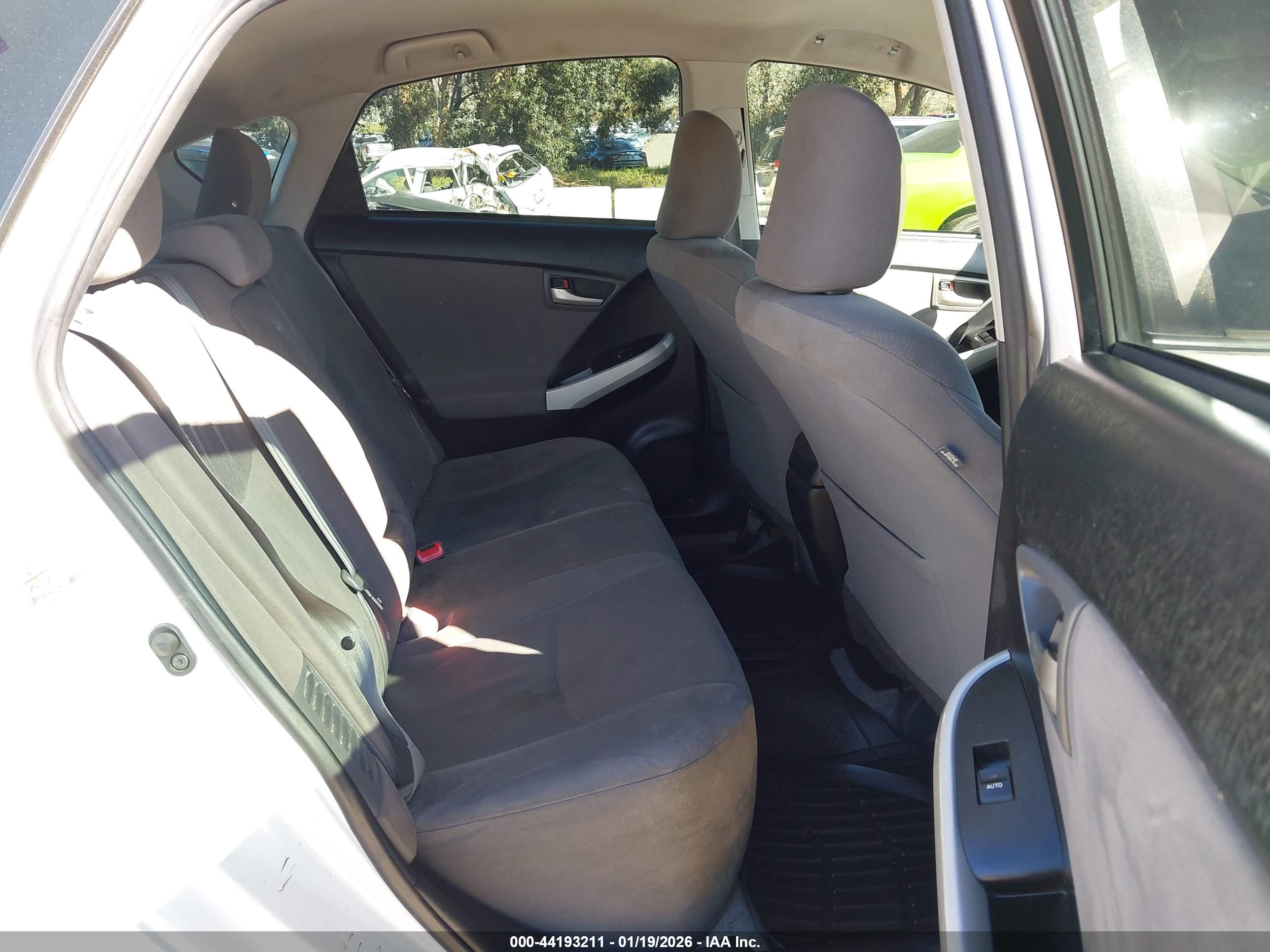 TOYOTA PRIUS image 8