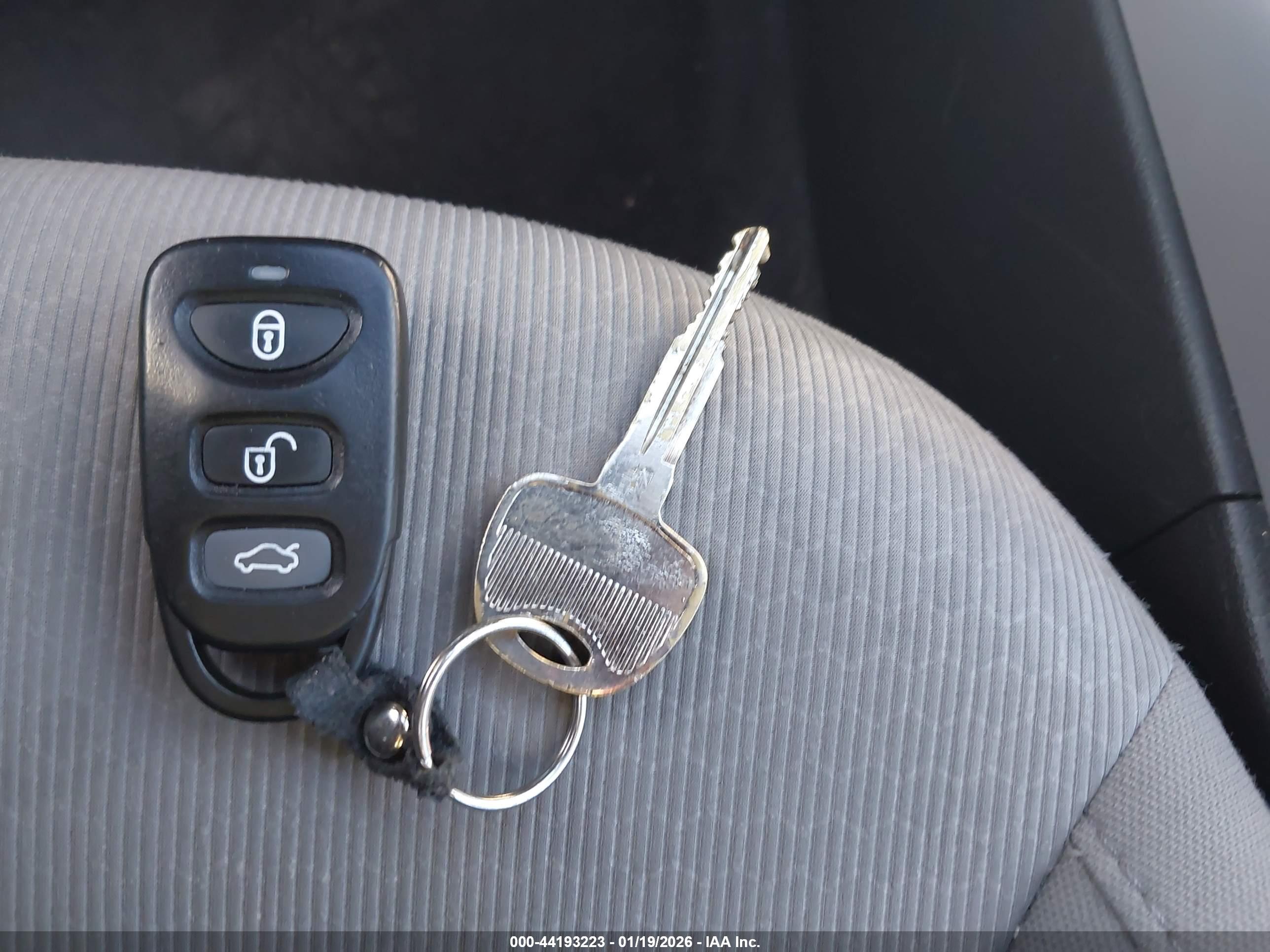 HYUNDAI ELANTRA image 11