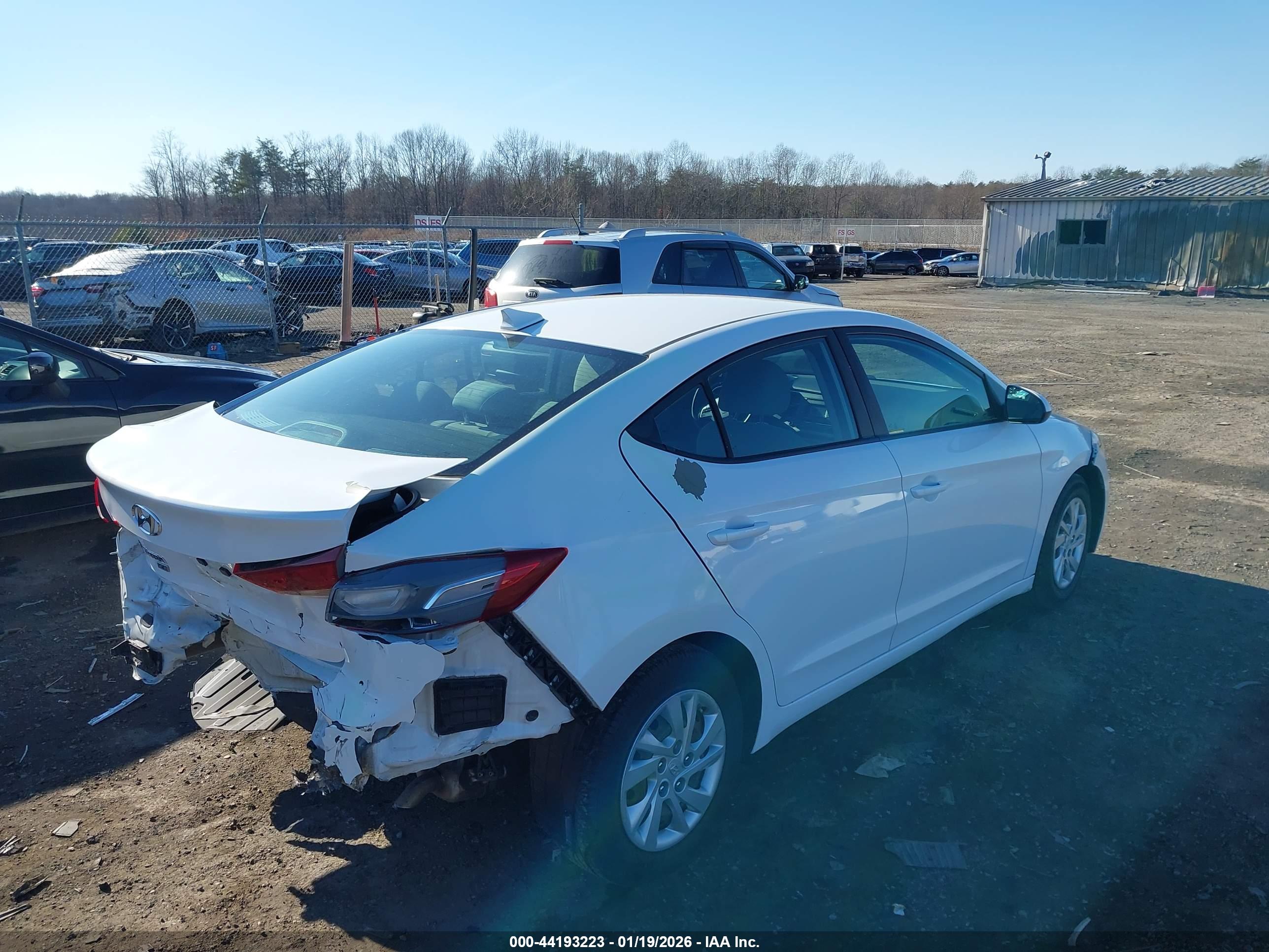 HYUNDAI ELANTRA image 4