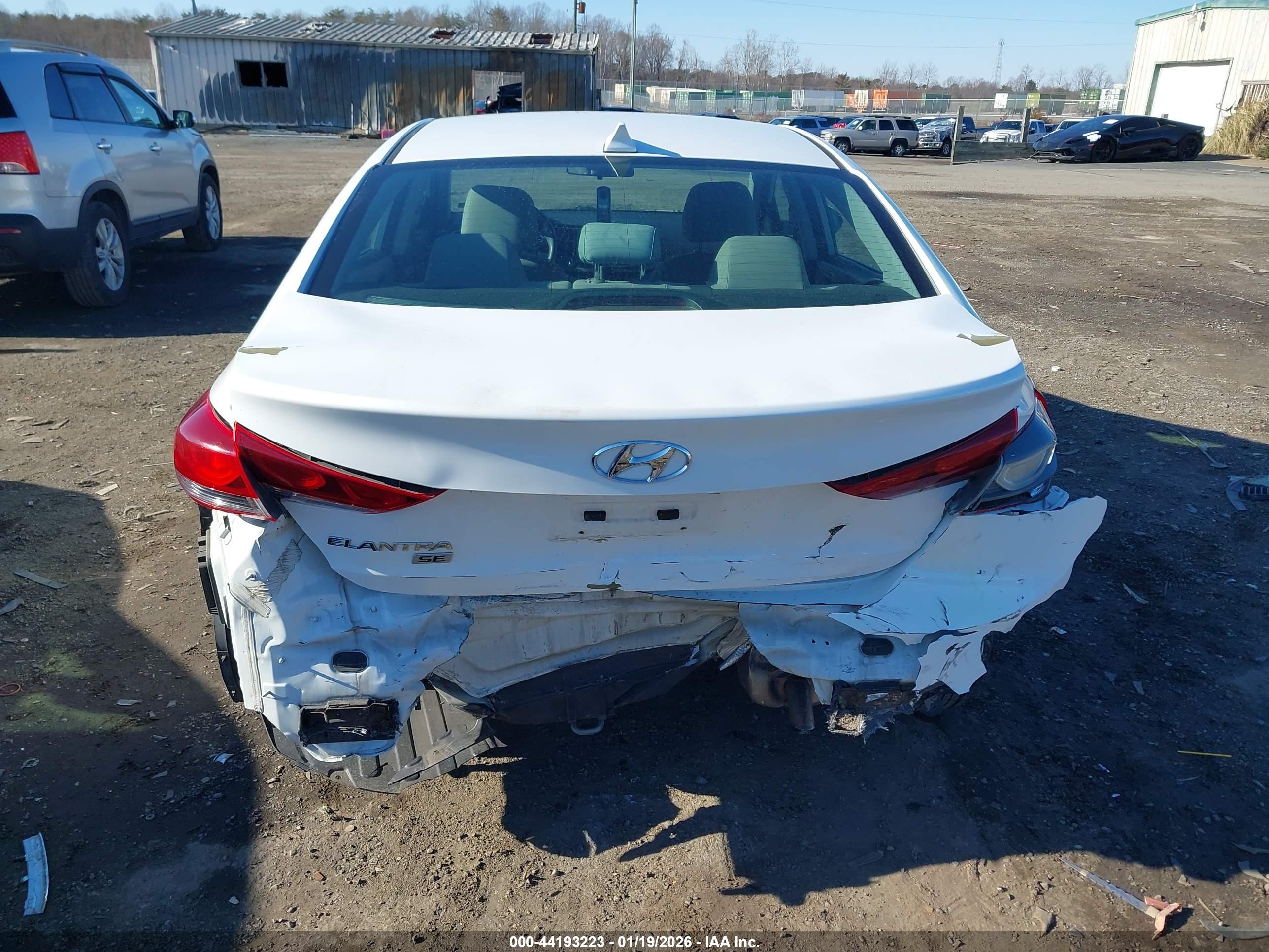 HYUNDAI ELANTRA image 6