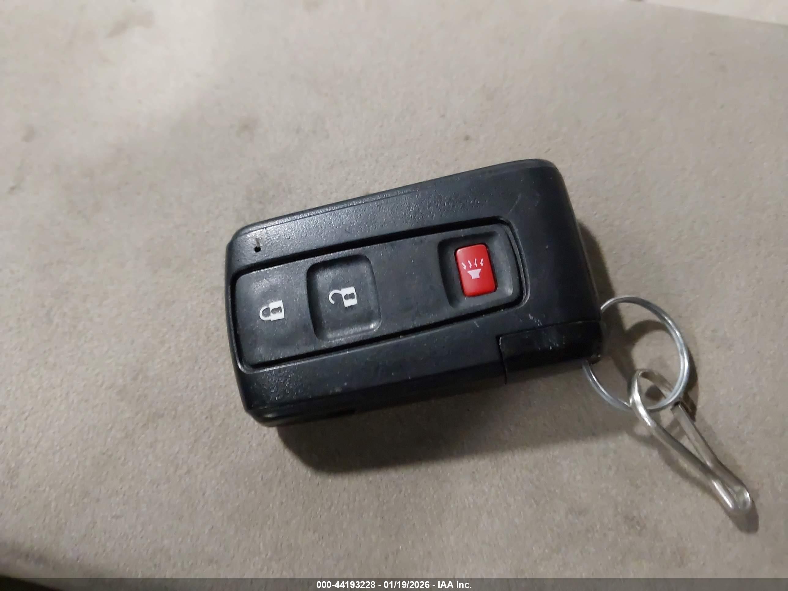 TOYOTA PRIUS image 11