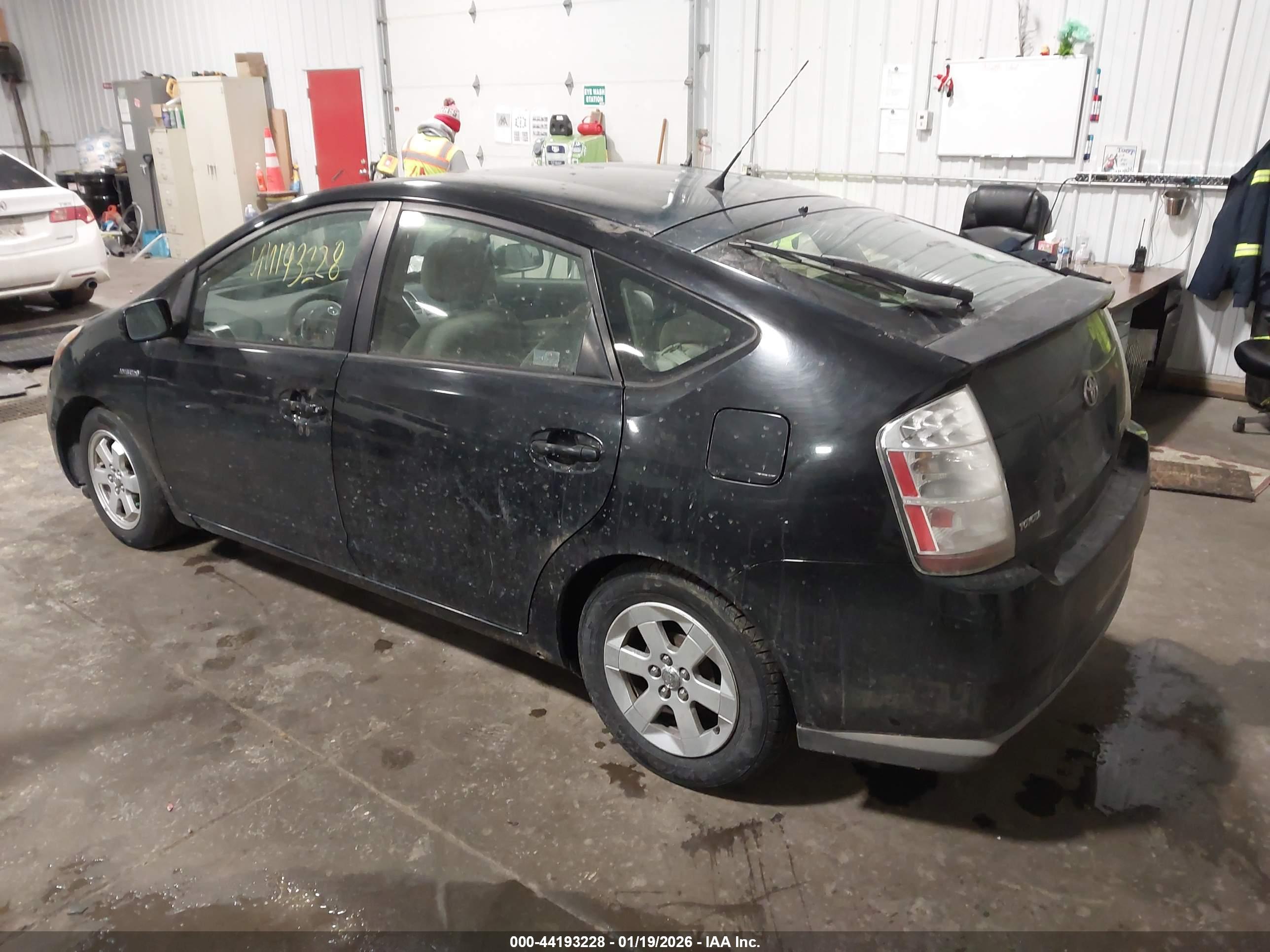 TOYOTA PRIUS image 3