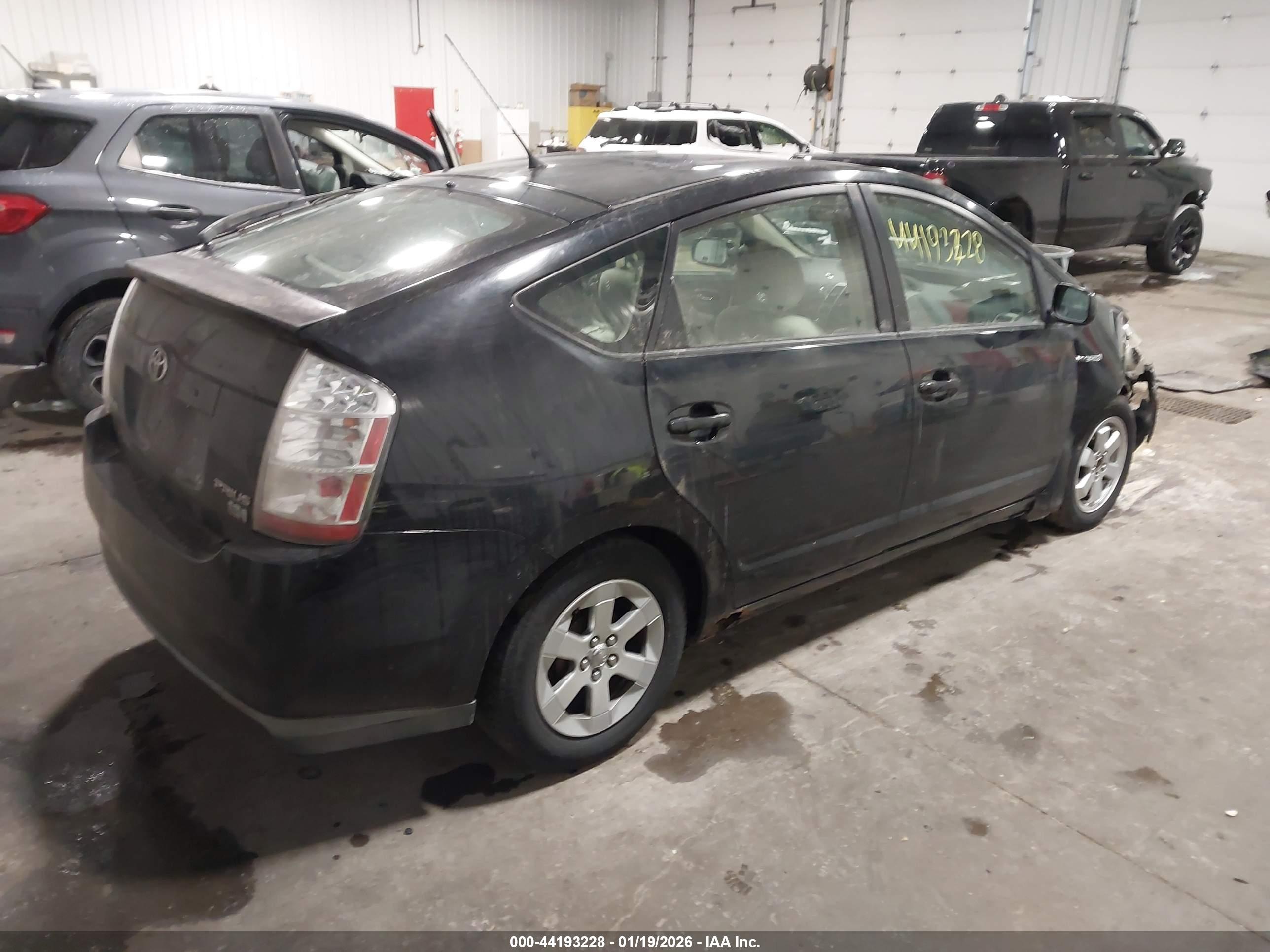 TOYOTA PRIUS image 4