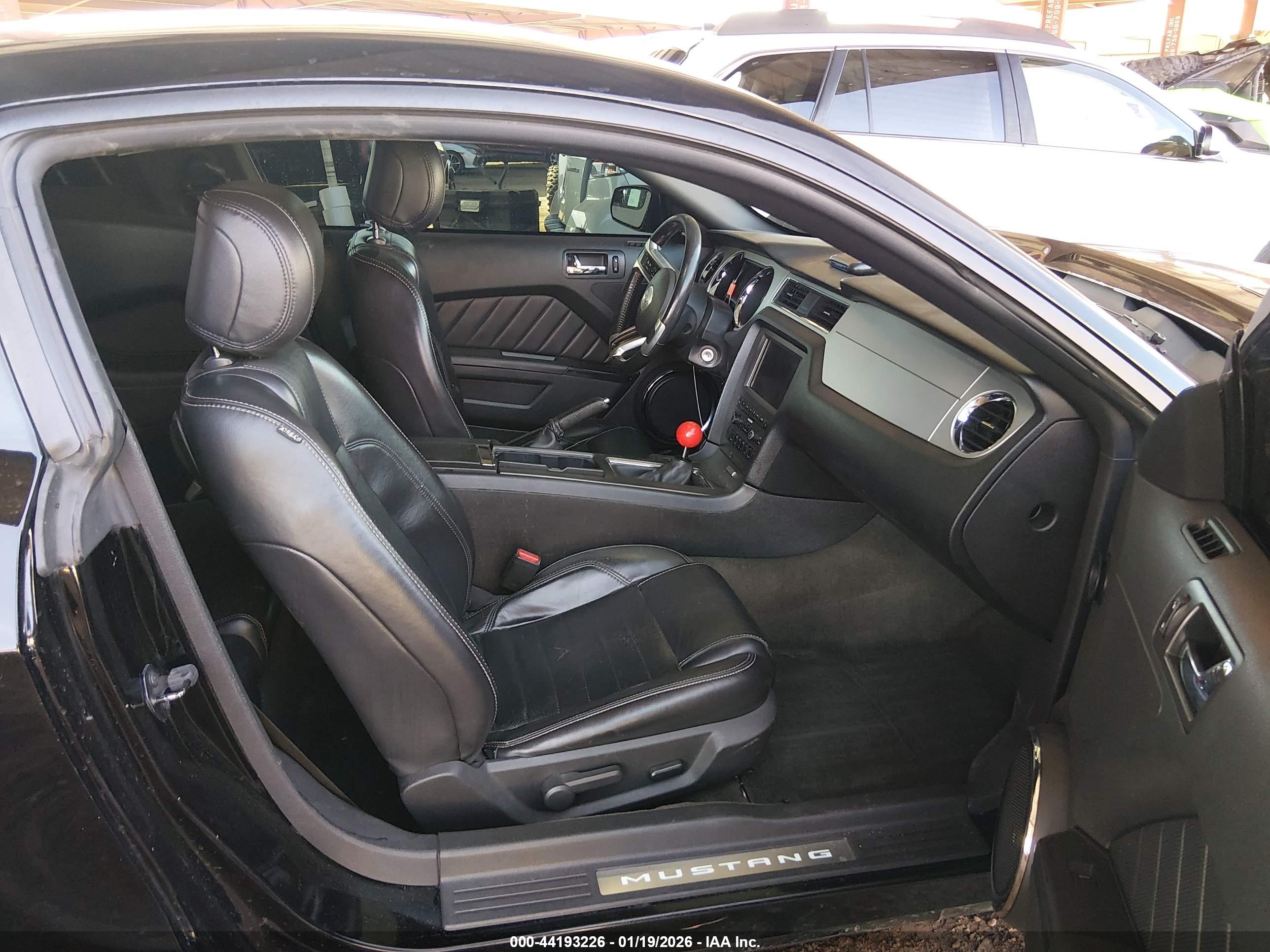 FORD MUSTANG image 5