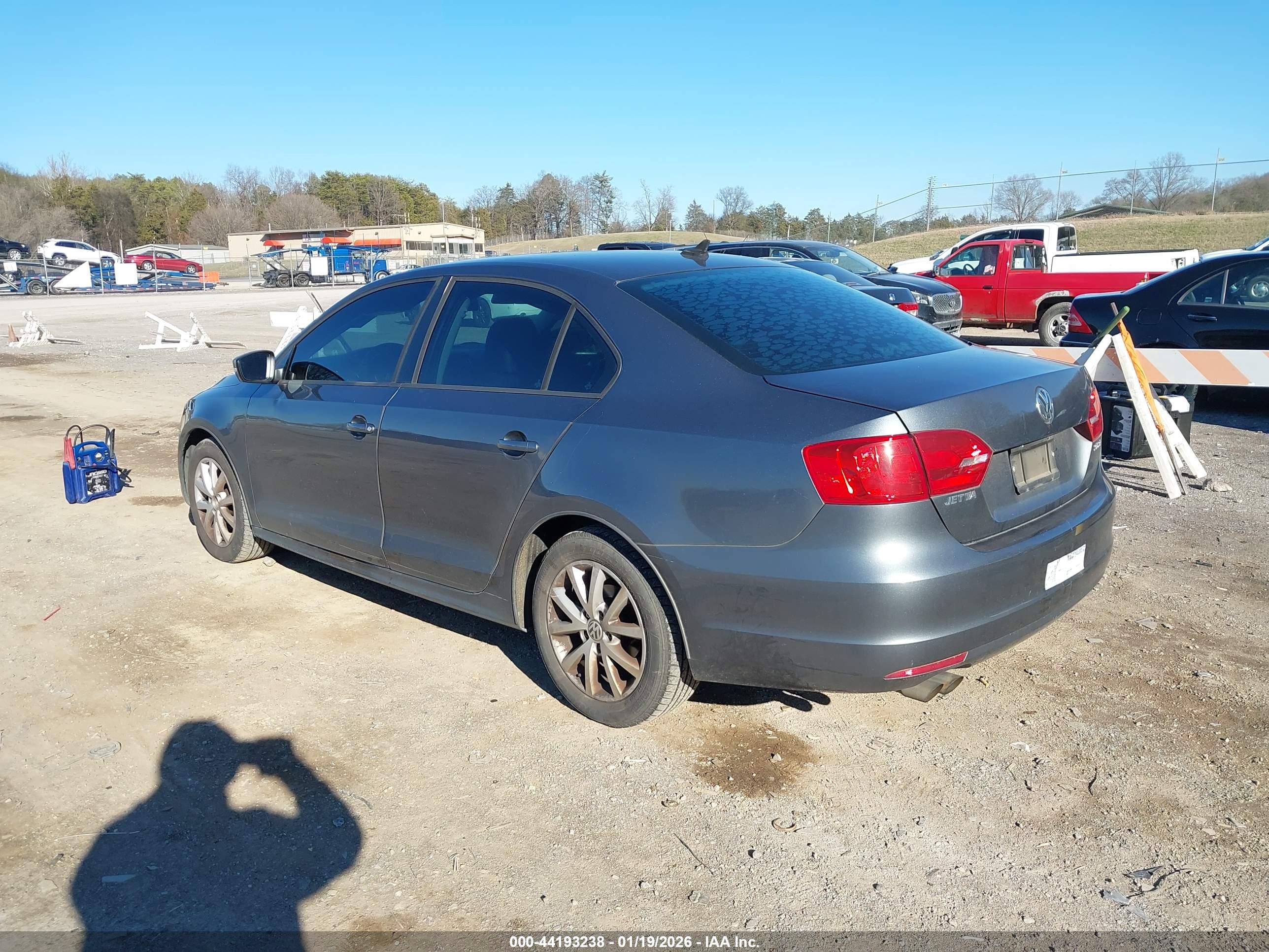 VOLKSWAGEN JETTA image 3