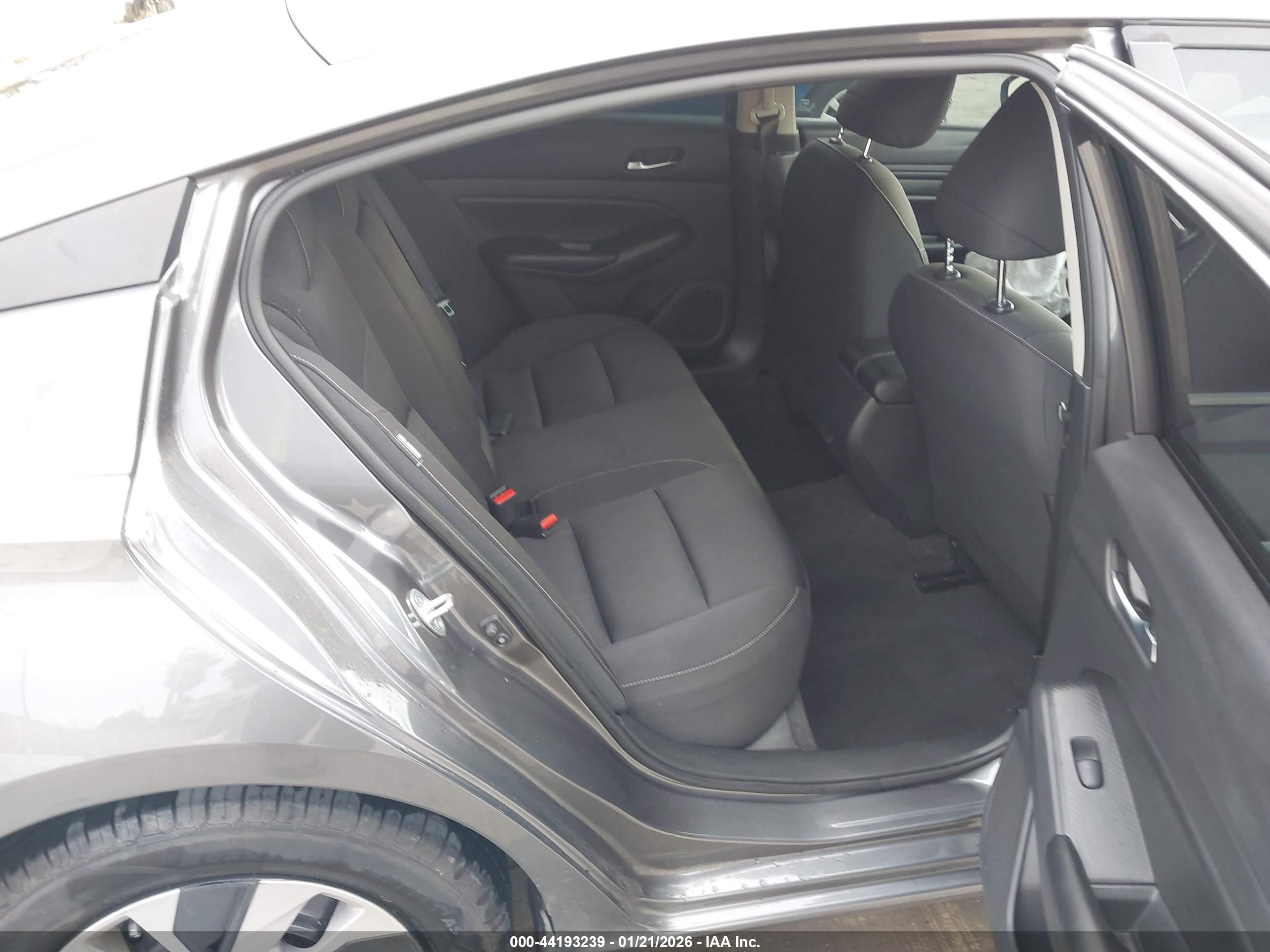 NISSAN ALTIMA image 8