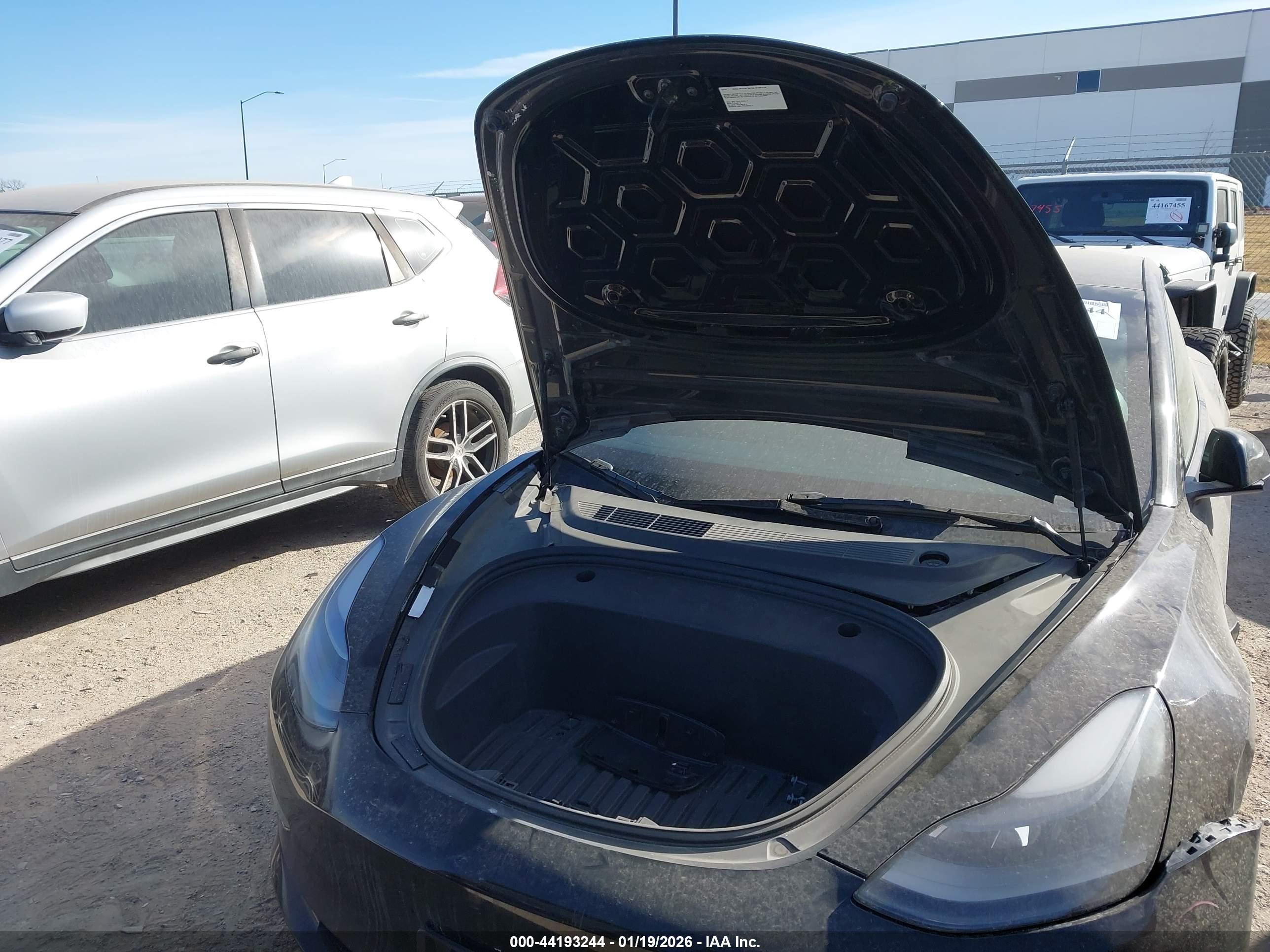 TESLA MODEL image 10