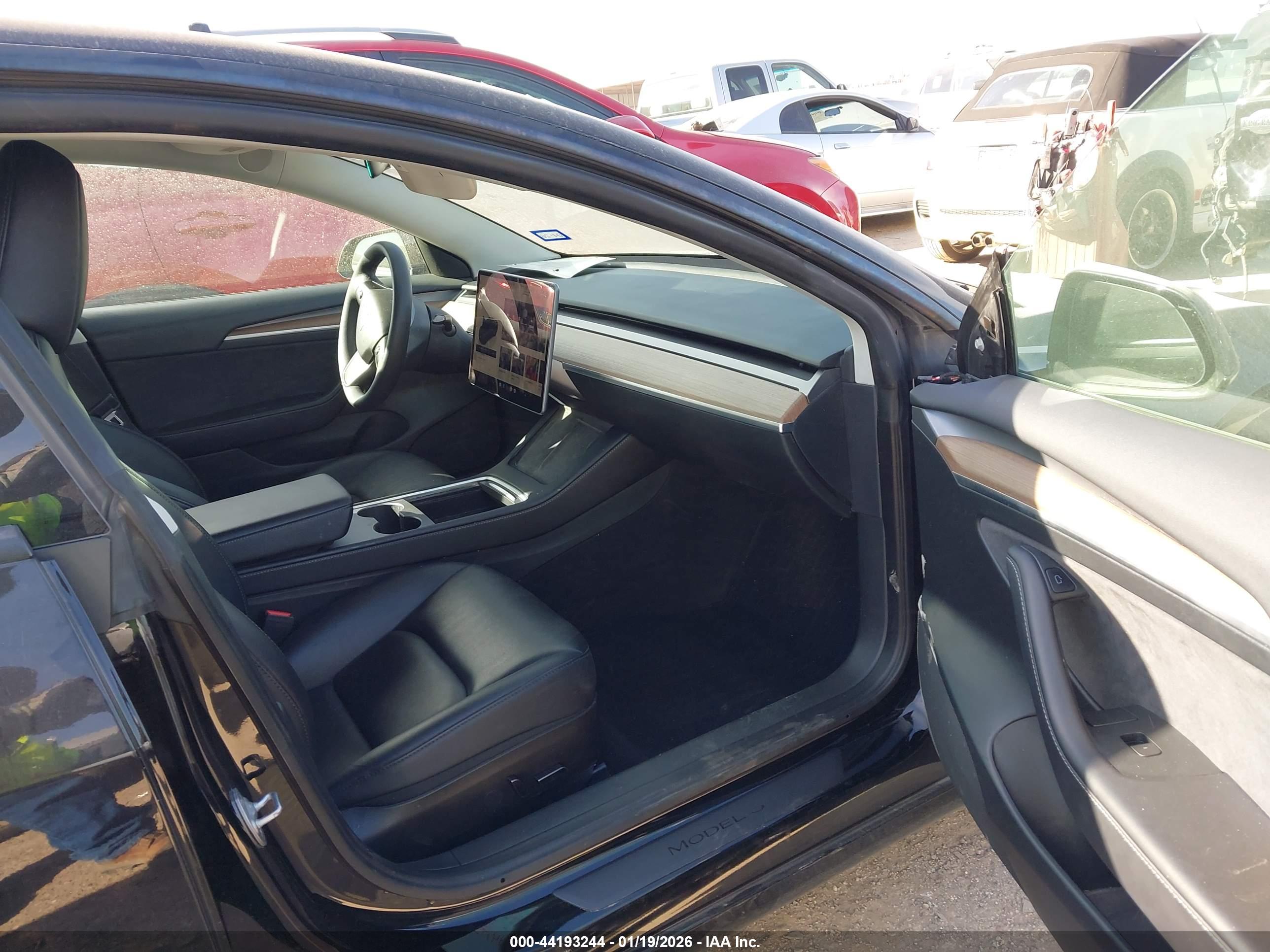 TESLA MODEL image 5