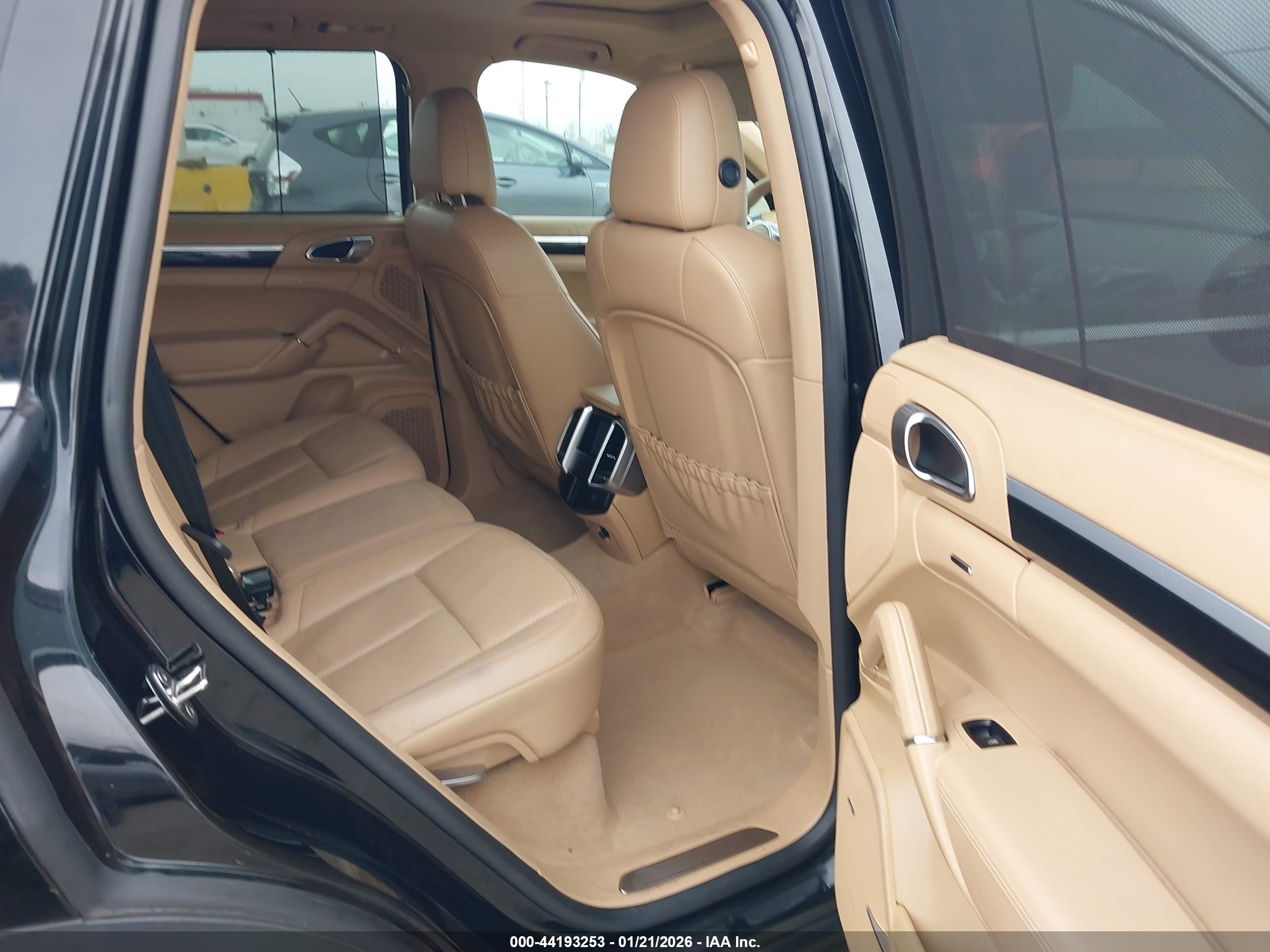 PORSCHE CAYENNE image 8