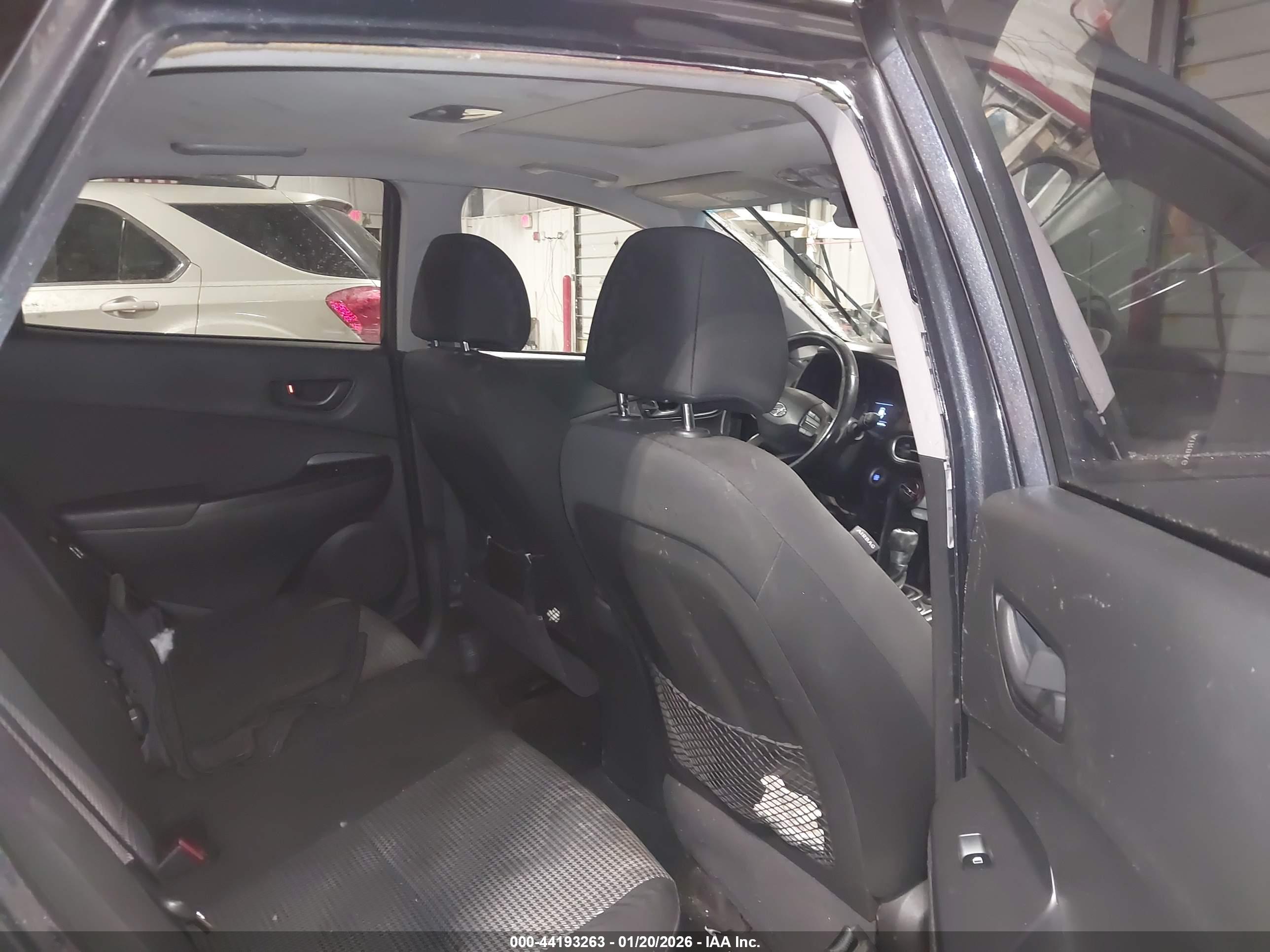 HYUNDAI KONA image 8