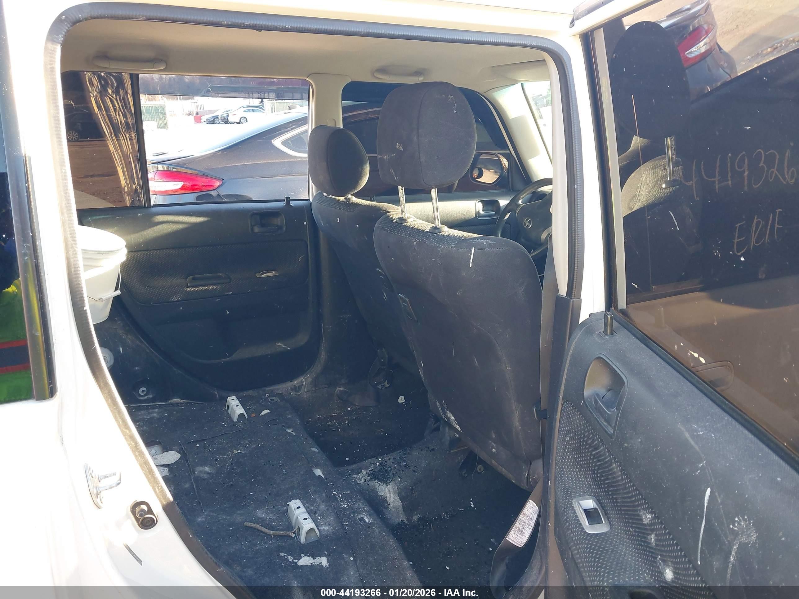 SCION XB image 8
