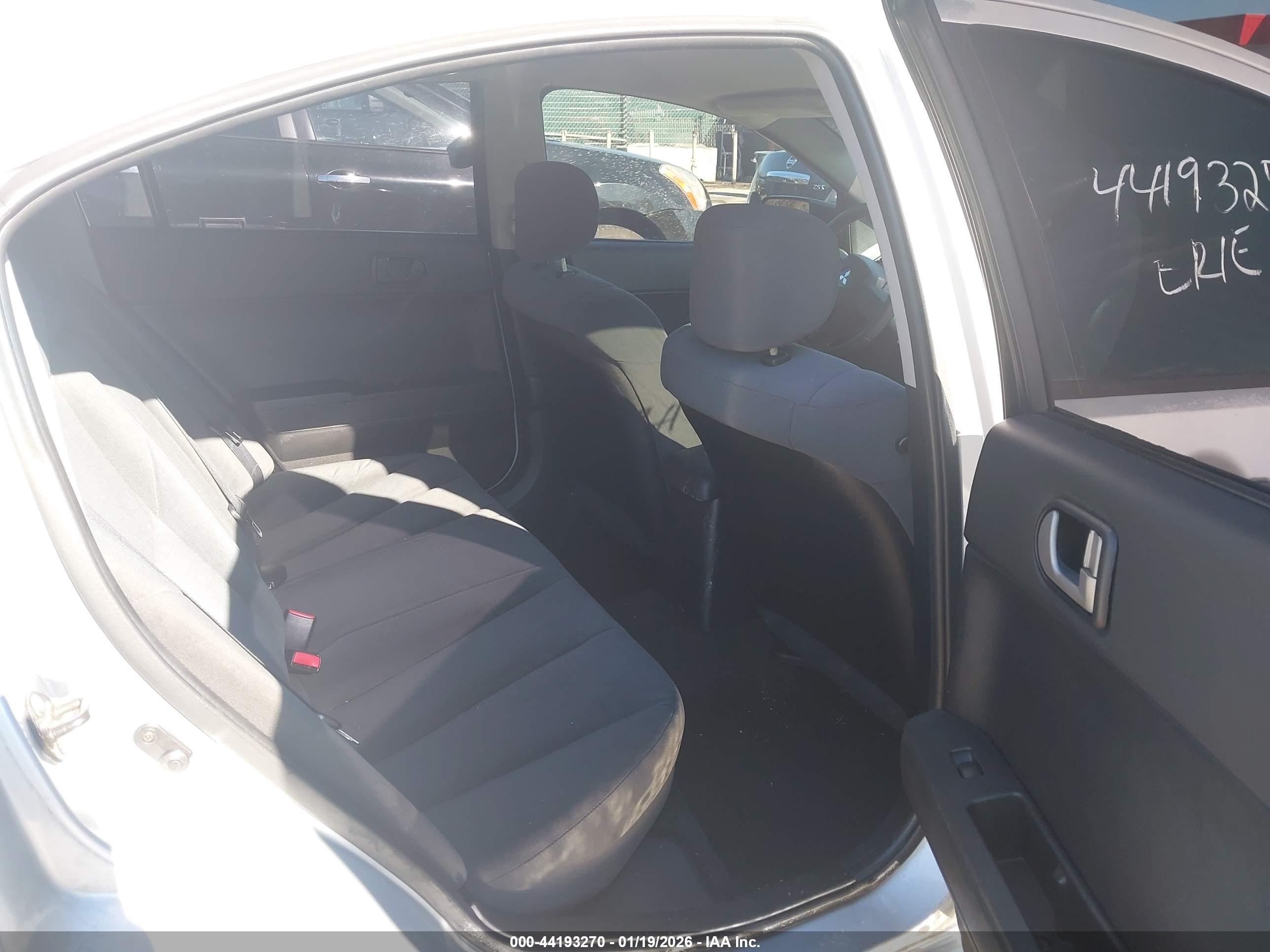 MITSUBISHI GALANT image 8