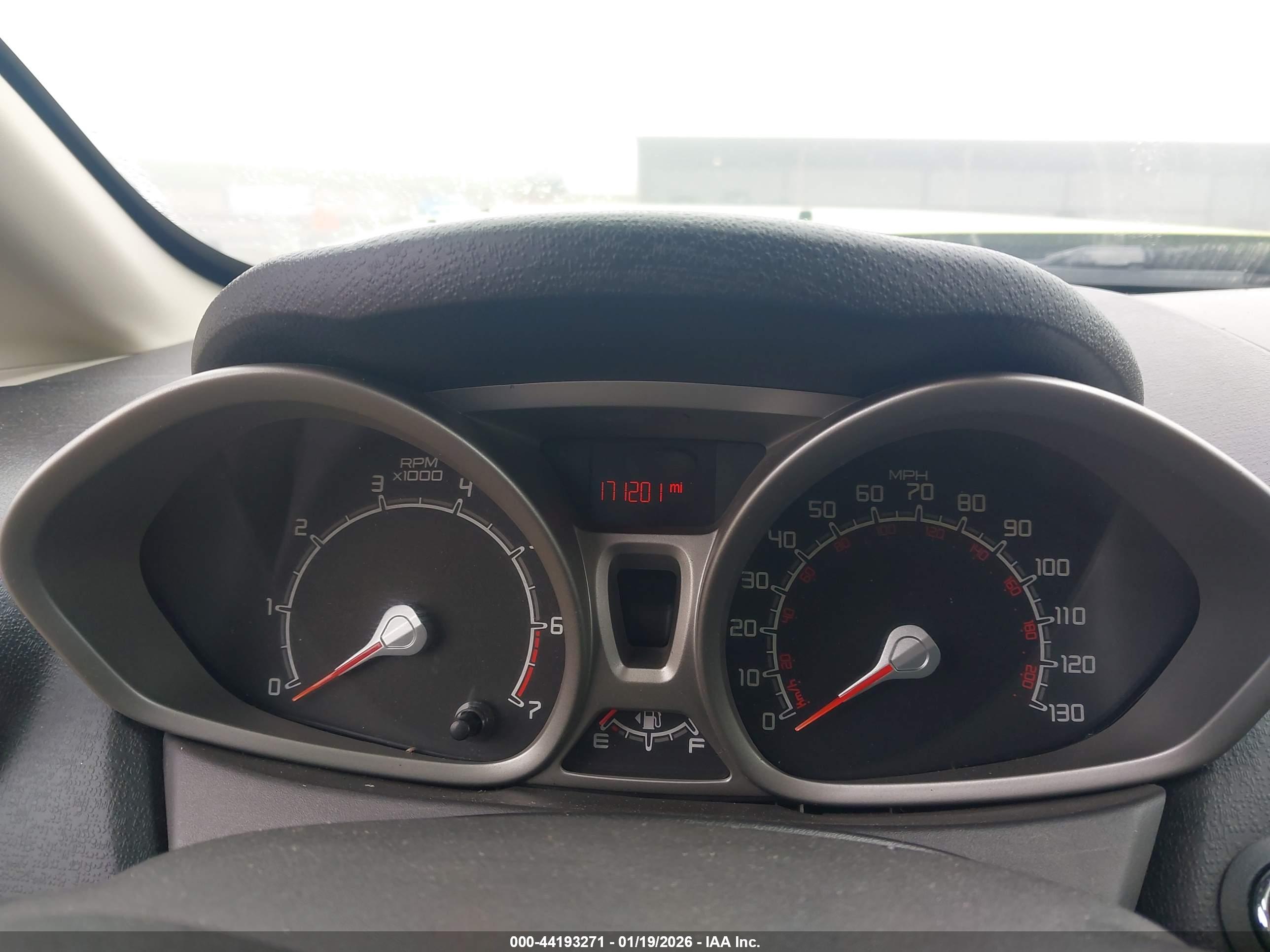 FORD FIESTA image 7