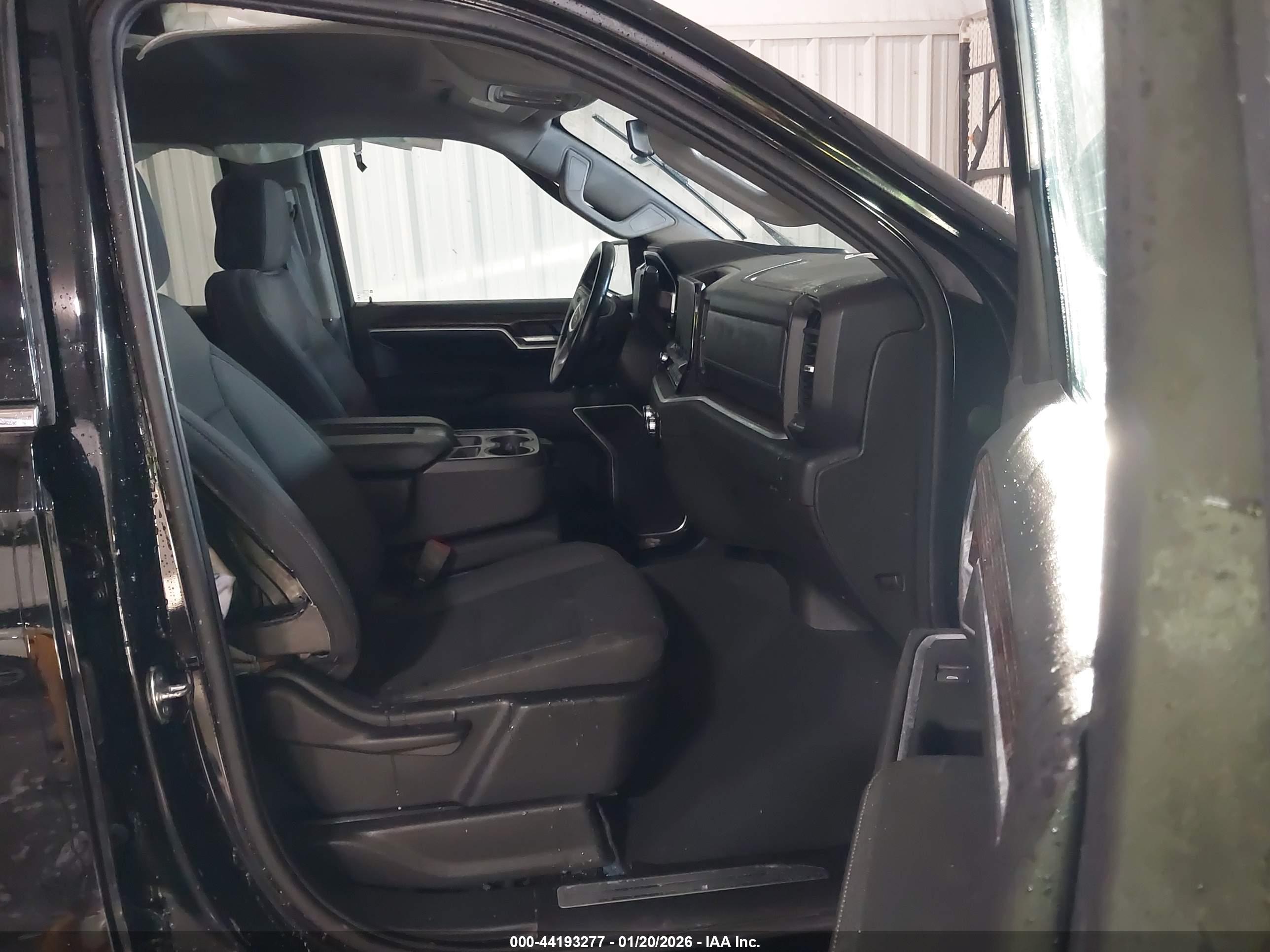 GMC SIERRA image 5