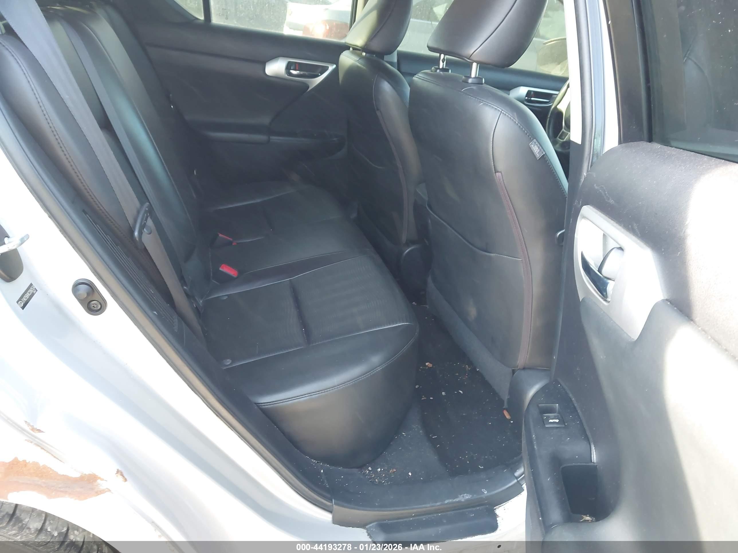 LEXUS CT image 8