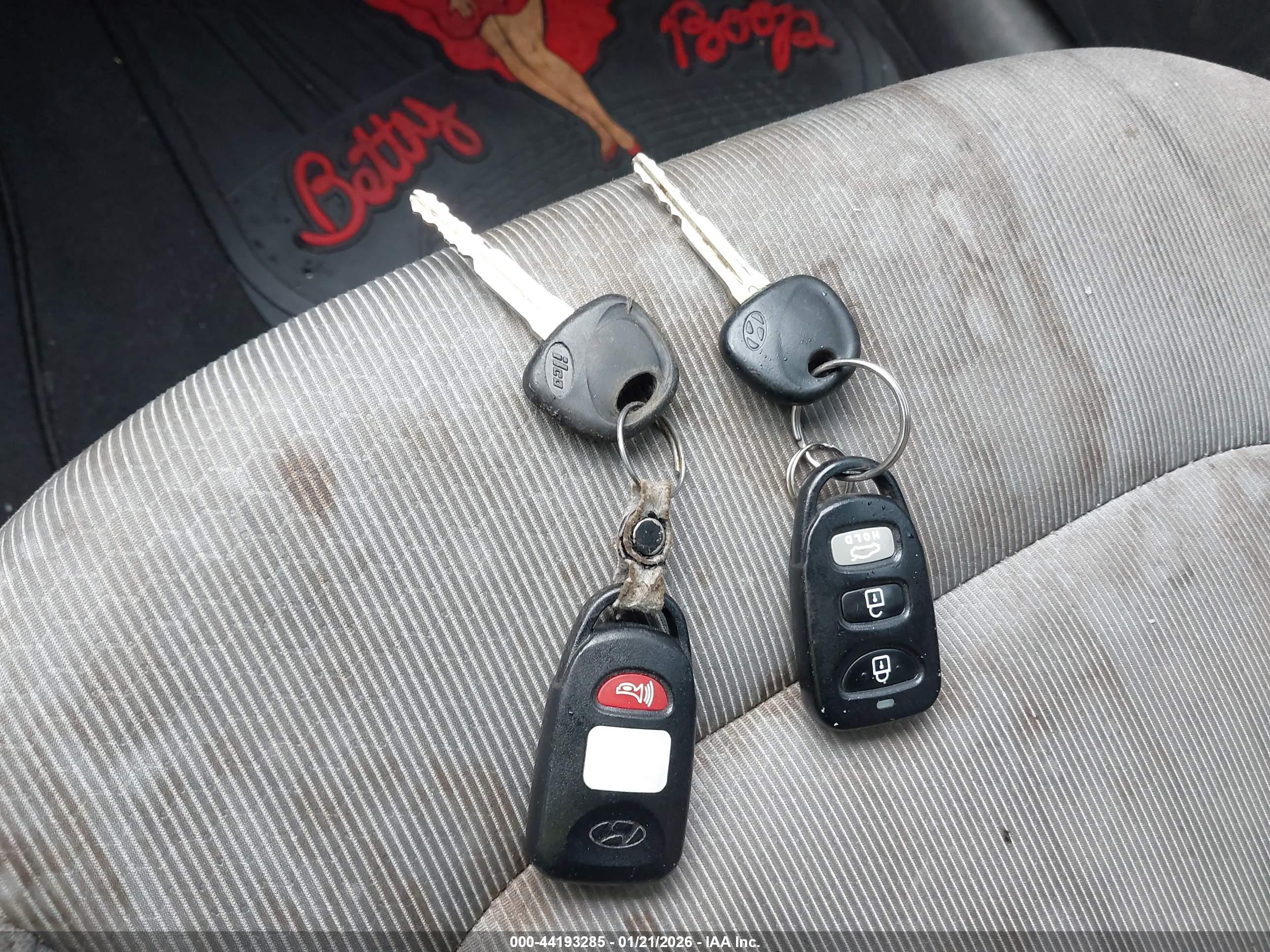 HYUNDAI ELANTRA image 11
