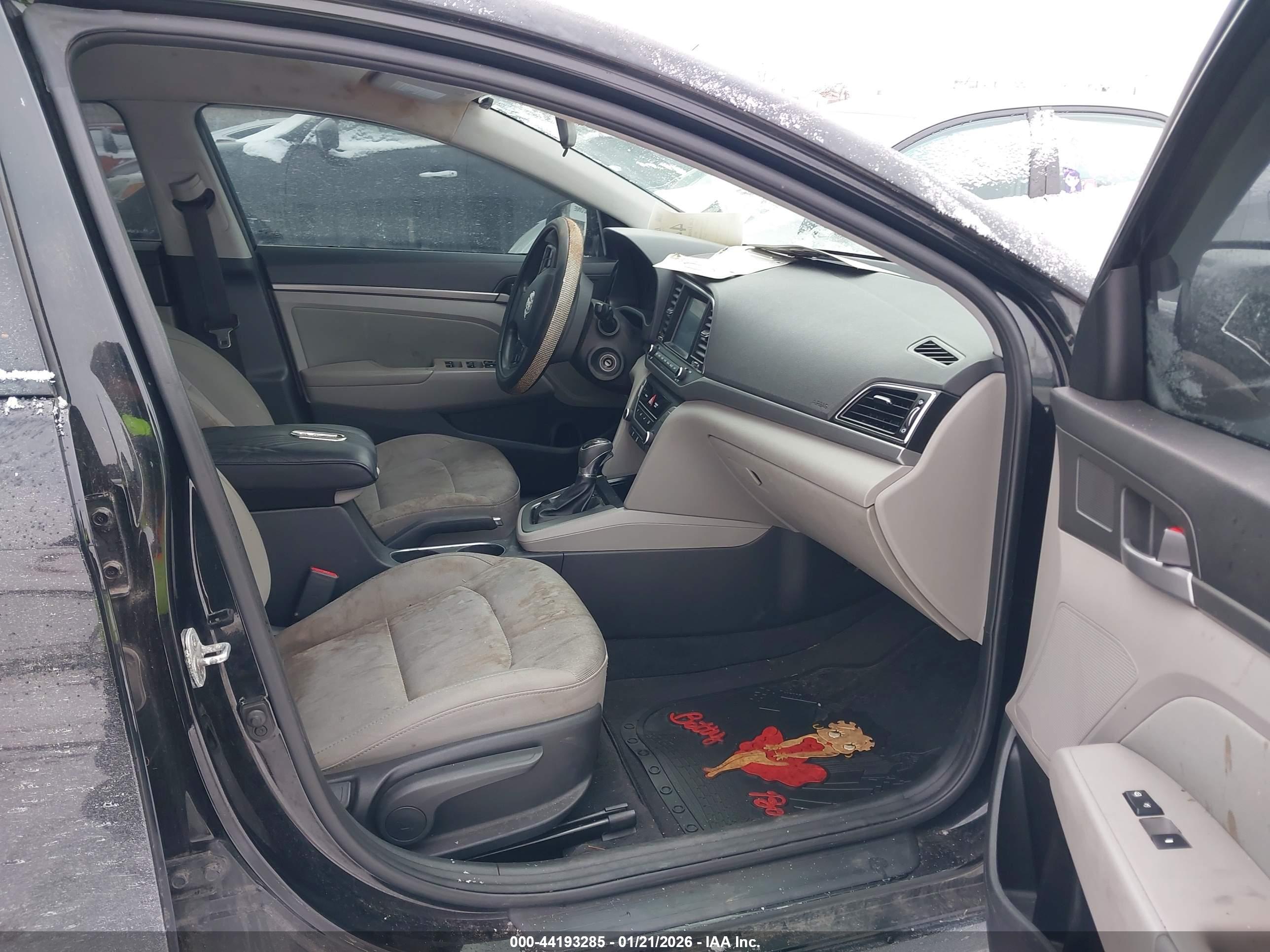 HYUNDAI ELANTRA image 5