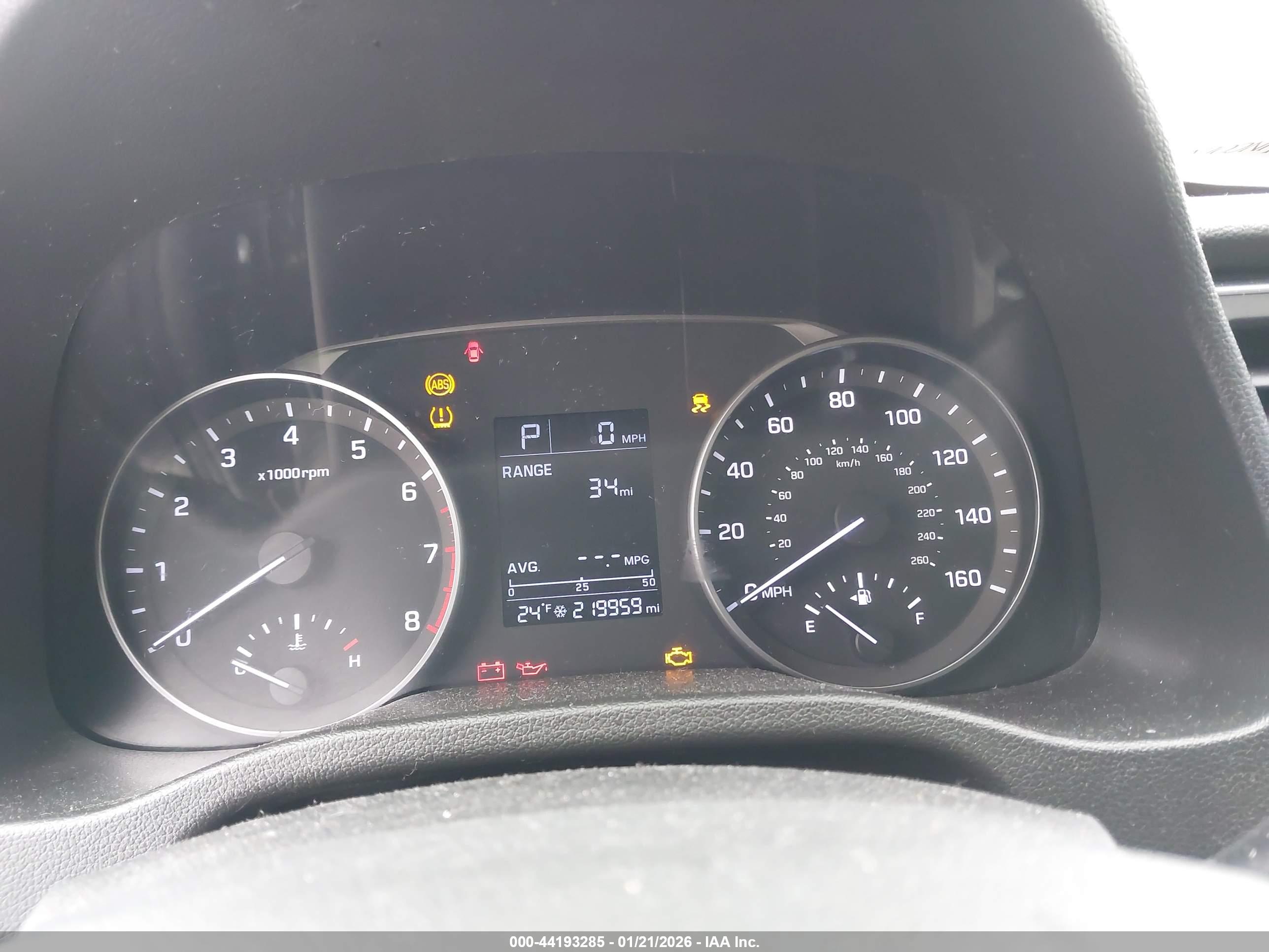 HYUNDAI ELANTRA image 7