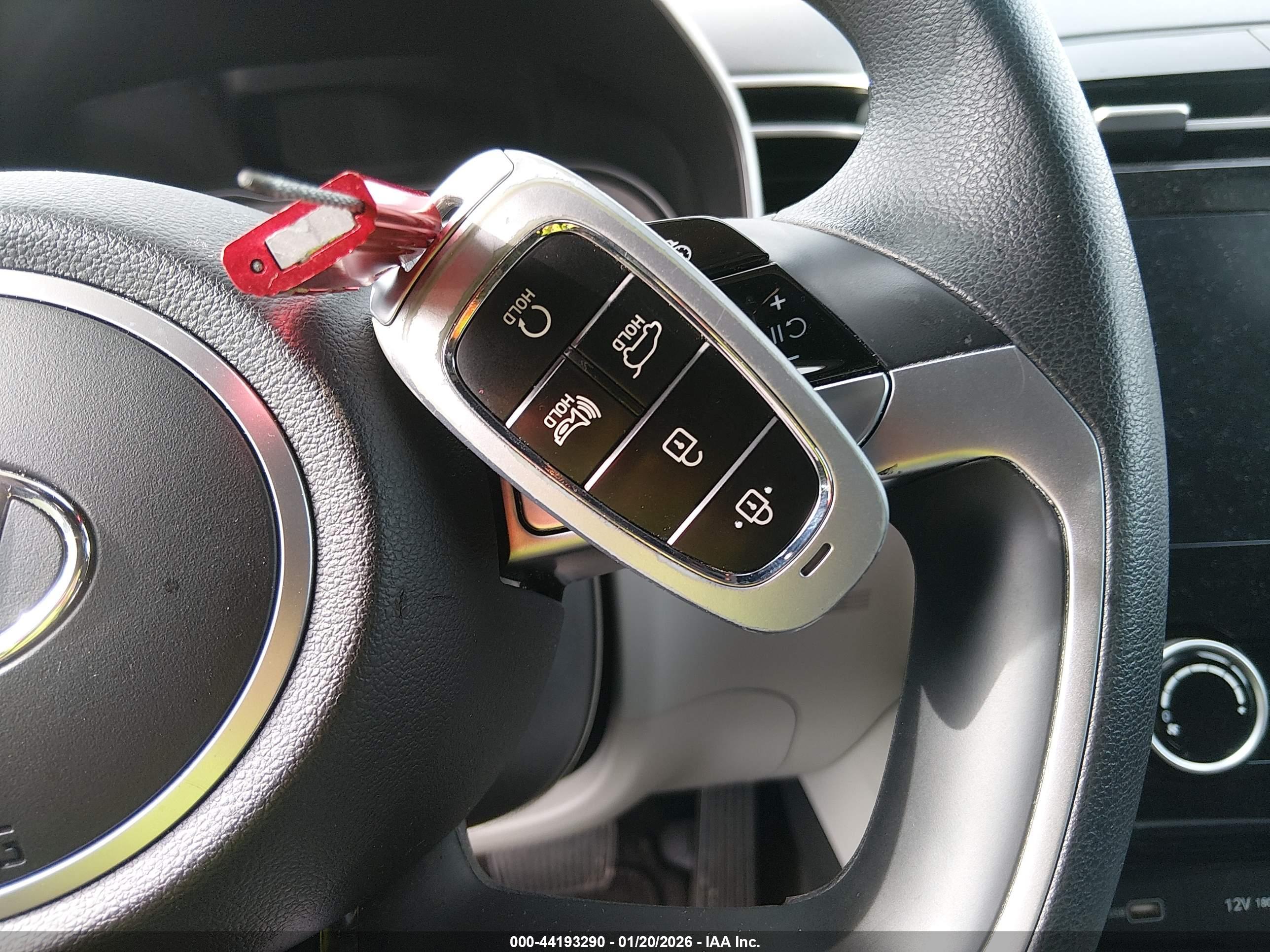 HYUNDAI TUCSON image 11